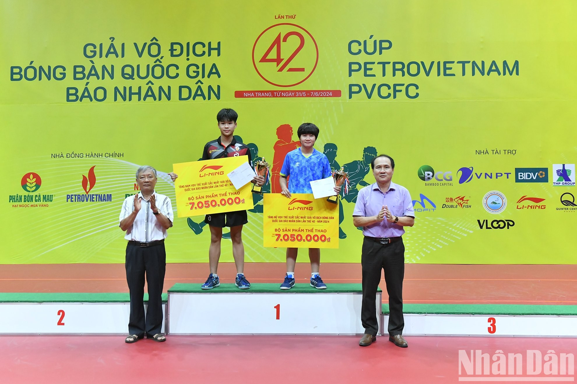 Otorgan premios al Atleta Joven más Prometedor a Do Manh Luong, de 15 años, del equipo Policía Popular T&T y Hanói, y a Nguyen Nhu Quynh, de 15 años, del equipo Ciudad Ho Chi Minh. Otorgan premios al Atleta Joven más Prometedor a Do Manh Luong, de 15 años, del equipo Policía Popular T&T y Hanói, y a Nguyen Nhu Quynh, de 15 años, del equipo Ciudad Ho Chi Minh.