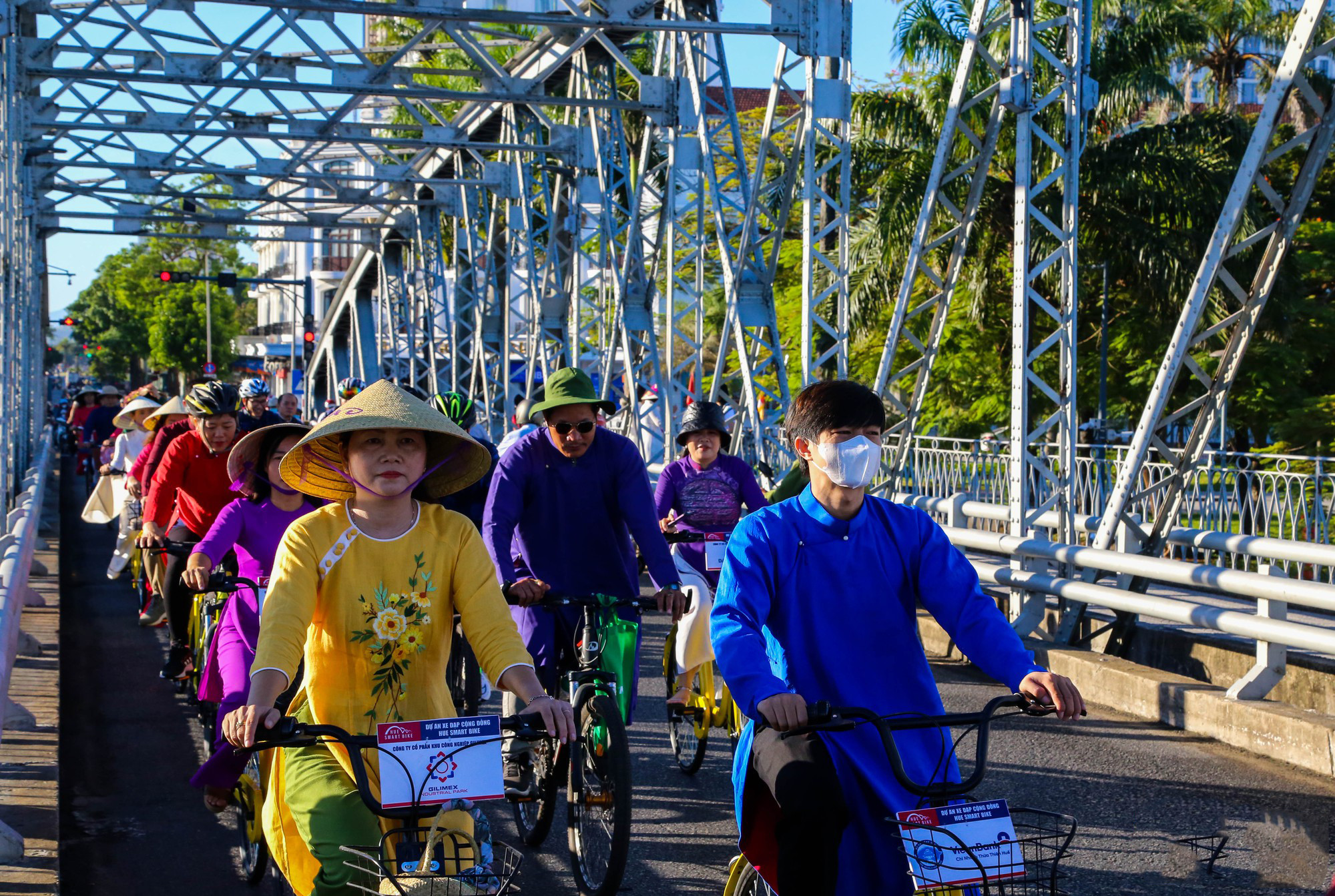 Recorrido por el puente Truong Tien, un símbolo de la ciudad de Hue.