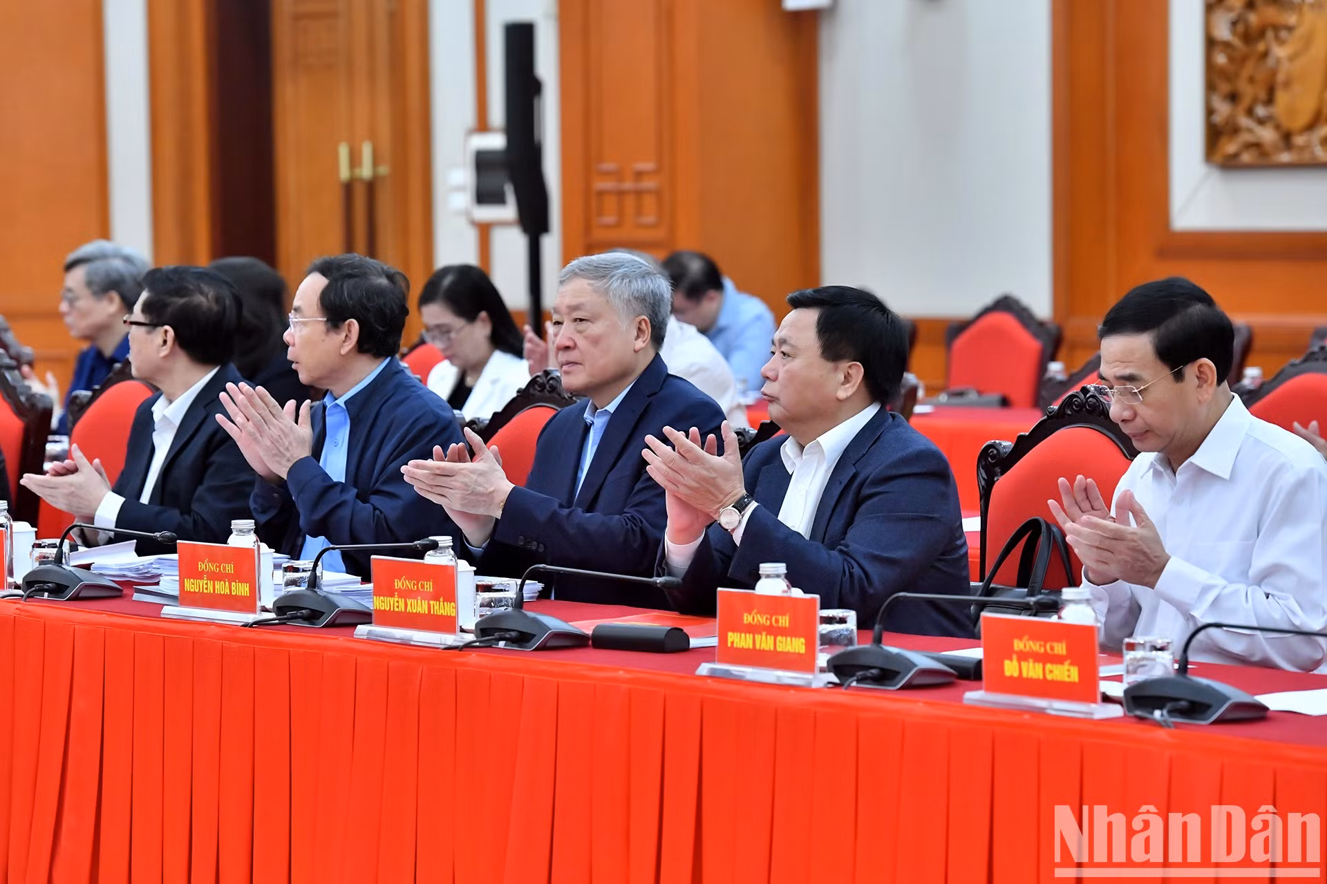 Los actuales dirigentes del Partido y el Estado asisten a la cita. Los actuales dirigentes del Partido y el Estado asisten a la cita.