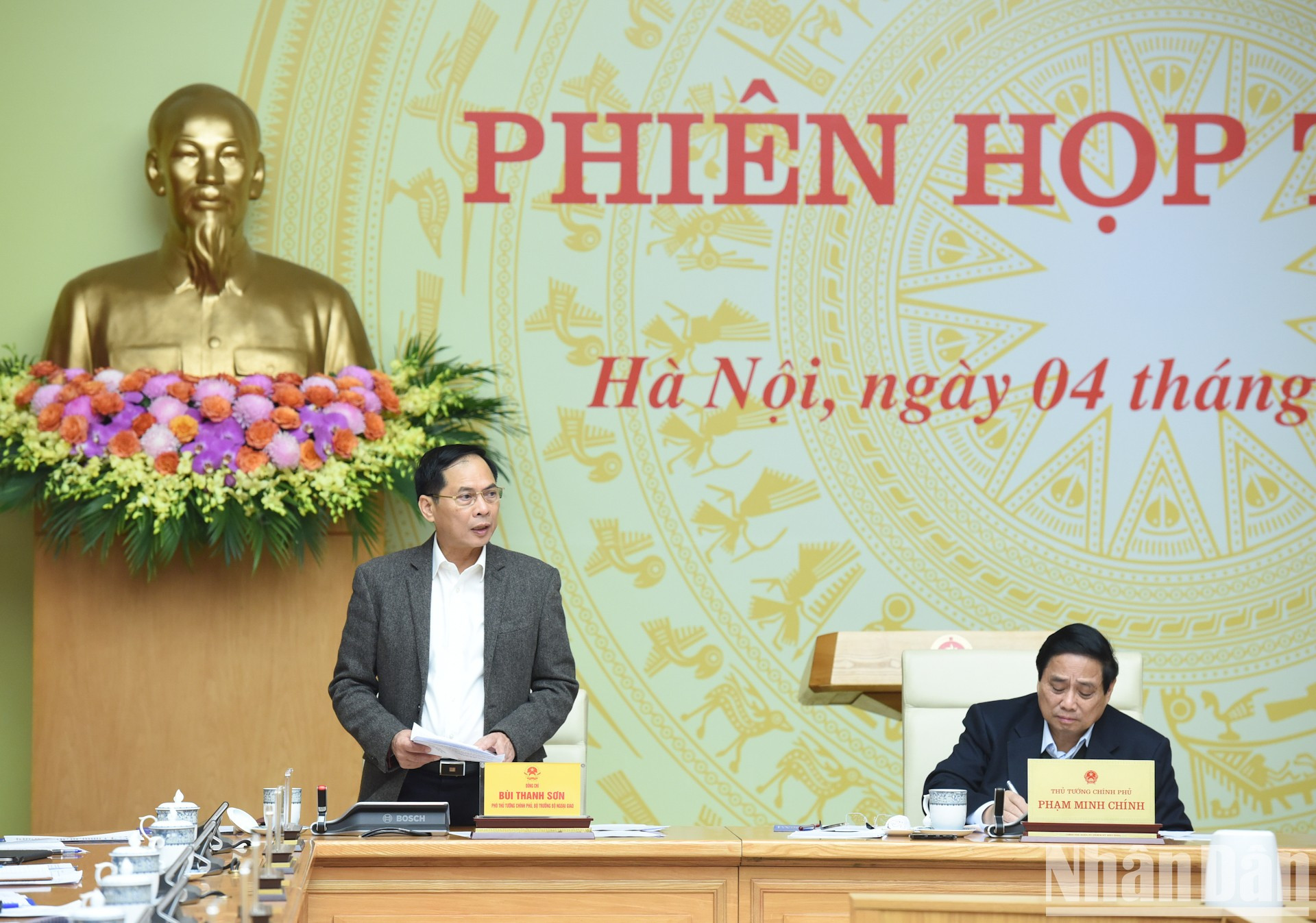 Bui Thanh Son, vicepremier, ministro de Relaciones Exteriores y subjefe del Comité Directivo, en la cita.