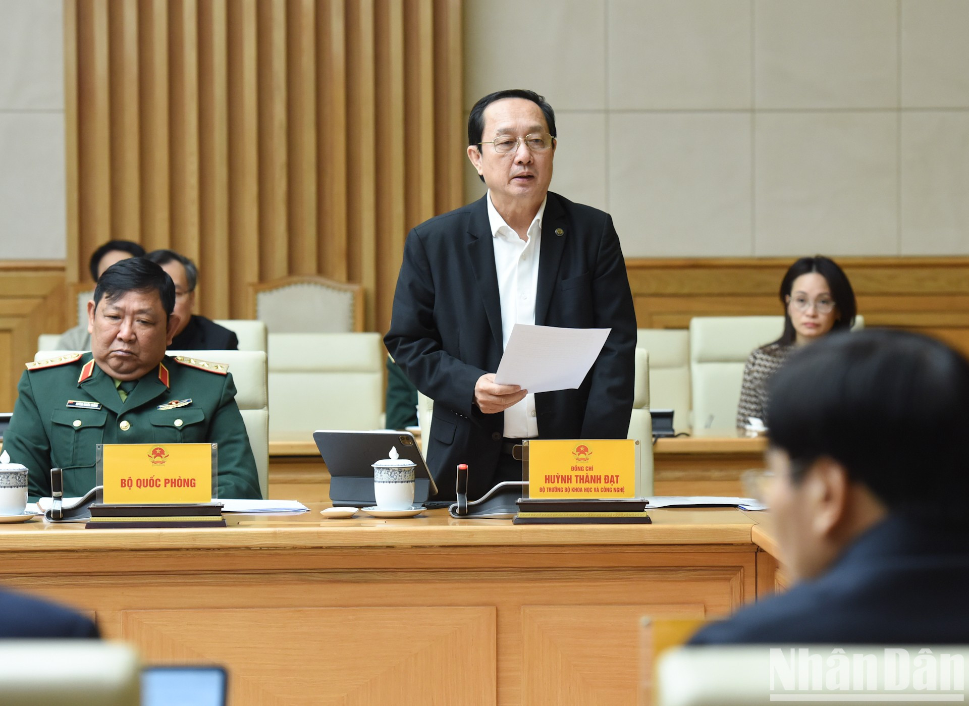 El ministro de Ciencia y Tecnología, Huynh Thanh Dat, habla en la cita.