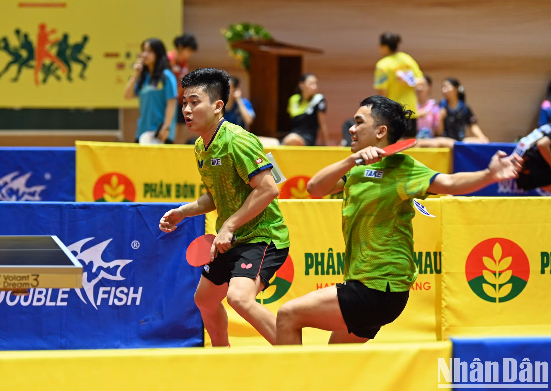 El tercer set finaliza con un marcador de 11-3 a favor de la pareja Dinh Anh Hoang y Le Dinh Duc. El tercer set finaliza con un marcador de 11-3 a favor de la pareja Dinh Anh Hoang y Le Dinh Duc.