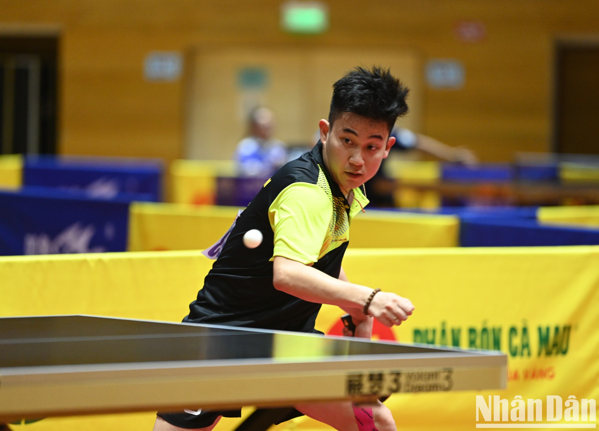 Le Dinh Duc también es uno de los pilares más sólidos del equipo Cang an Nhan dan T&amp;T 1. En la final de la categoría por equipos masculinos de la edición 2025 del campeonato nacional, logró una victoria por 3-0 ante Nguyen Anh Tu (del equipo Hanói 1), contribuyendo así de manera significativa al título de campeón conseguido por su equipo.