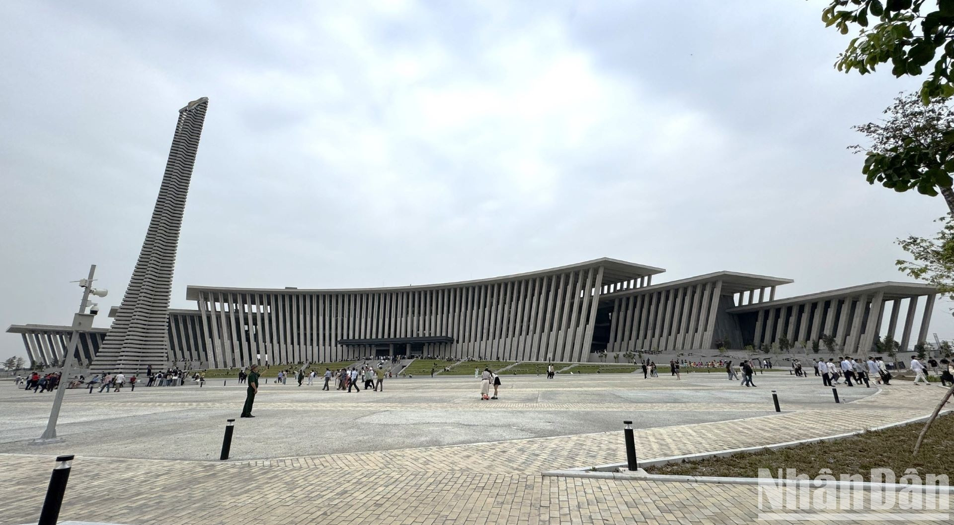 Ubicado en la avenida Thang Long, en el distrito Nam Tu Liem, Hanói, el museo es construido por el Ministerio de Defensa sobre una superficie de más de 386 mil 600 metros cuadrados. Ubicado en la avenida Thang Long, en el distrito Nam Tu Liem, Hanói, el museo es construido por el Ministerio de Defensa sobre una superficie de más de 386 mil 600 metros cuadrados.