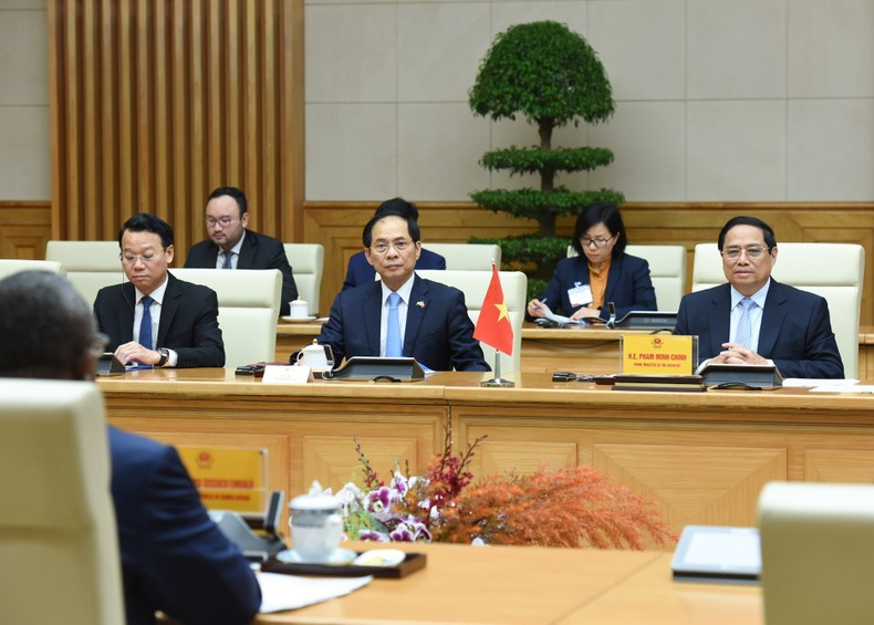 Minh Chinh habla en el encuentro. Minh Chinh habla en el encuentro.