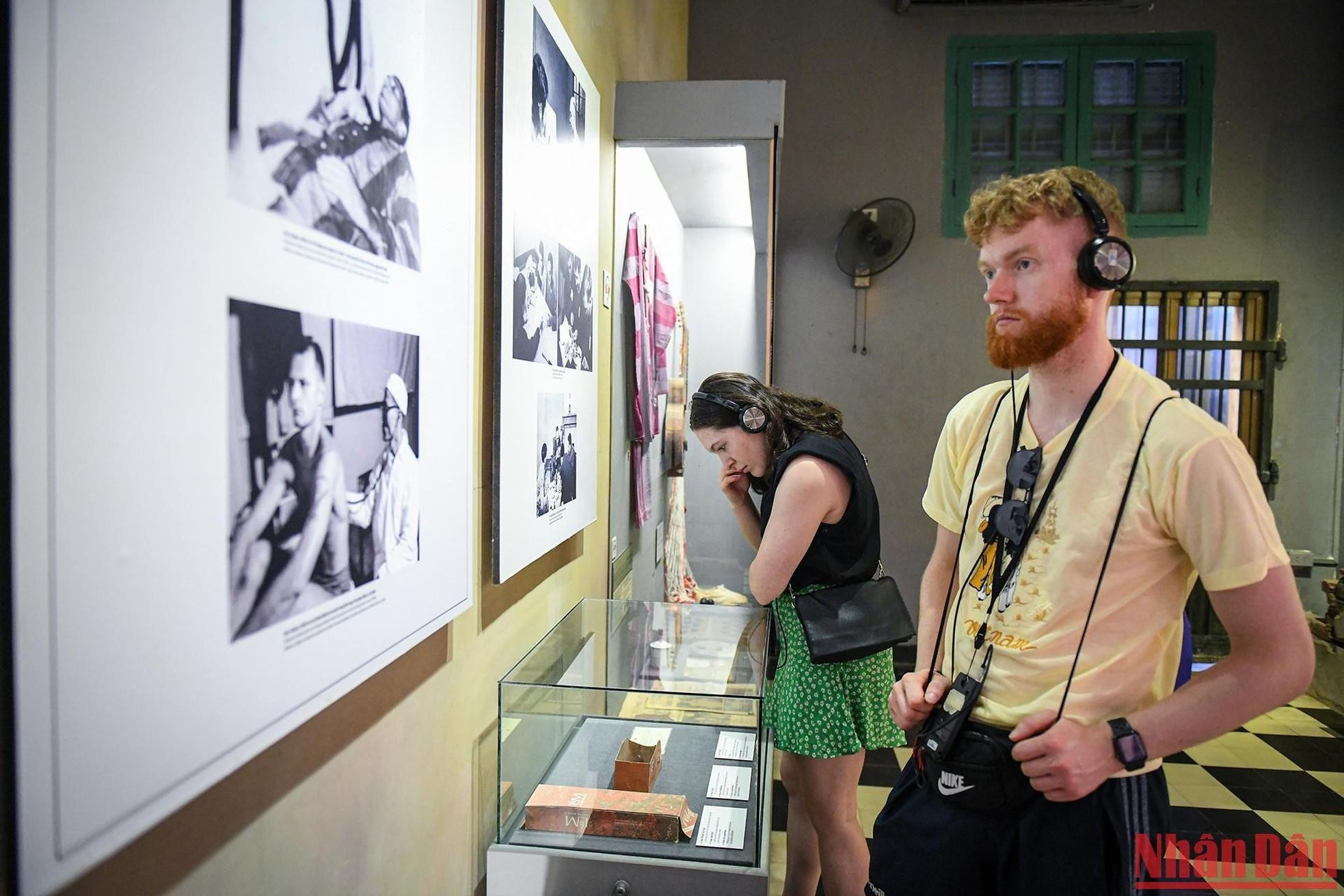 Reliquia Prisión de Hoa Lo: un atractivo turístico en los días festivos por el Día Nacional ảnh 12