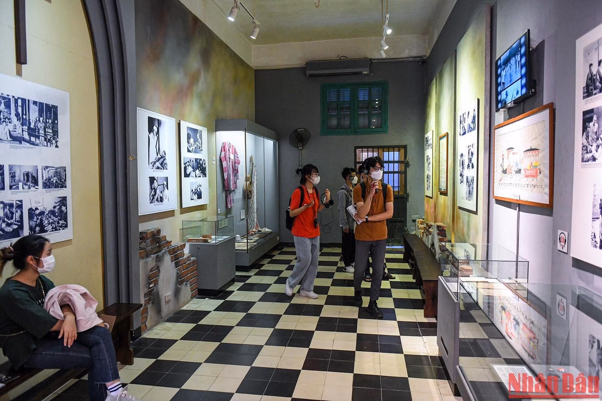 Reliquia Prisión de Hoa Lo: un atractivo turístico en los días festivos por el Día Nacional ảnh 5