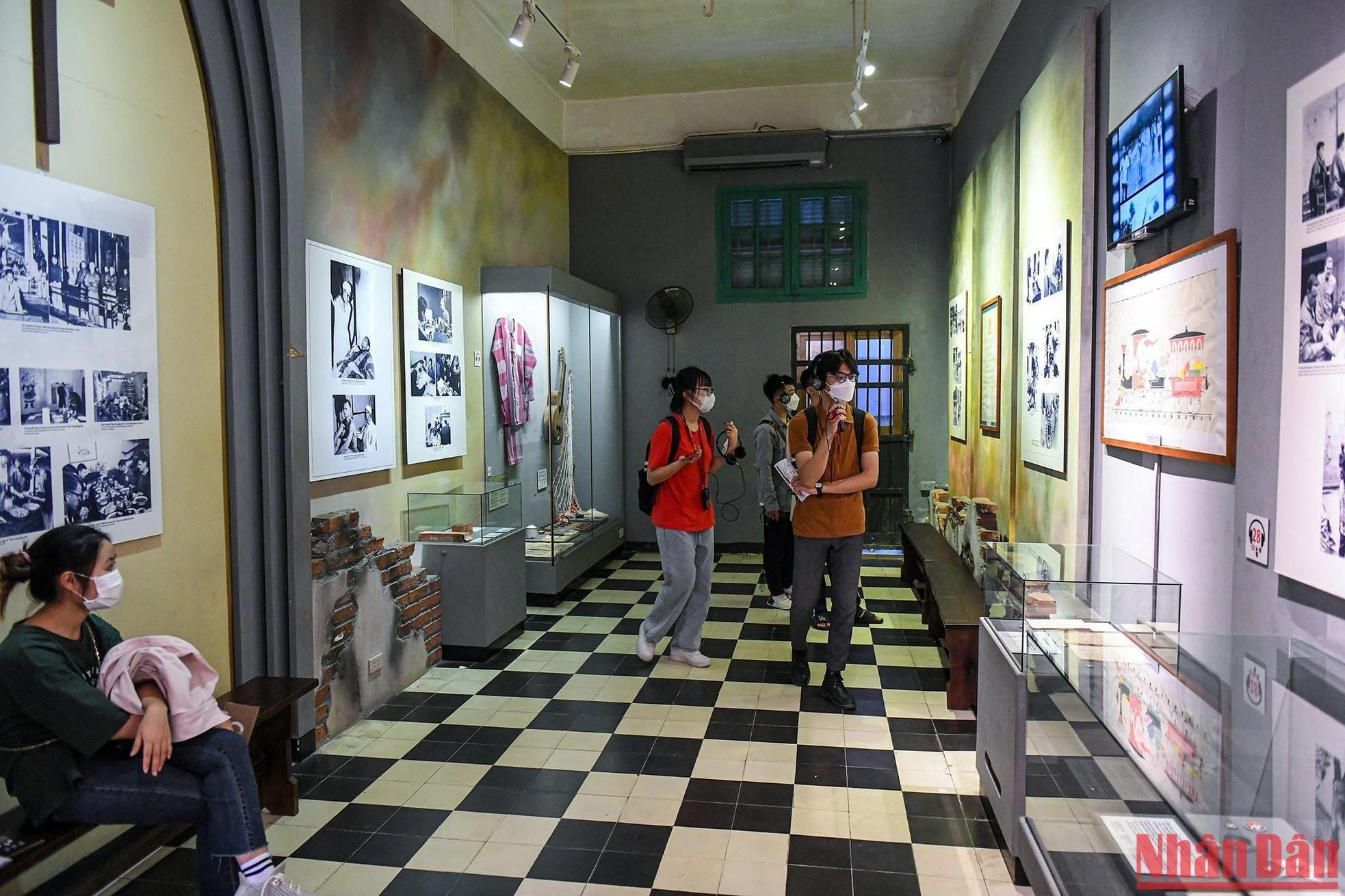 Reliquia Prisión de Hoa Lo: un atractivo turístico en los días festivos por el Día Nacional ảnh 5