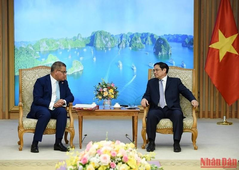 El primer ministro de Vietnam, Pham Minh Chinh, y el ministro de la Oficina del Gabinete del Reino Unido y presidente de la COP26, Alok Kumar Sharma. El primer ministro de Vietnam, Pham Minh Chinh, y el ministro de la Oficina del Gabinete del Reino Unido y presidente de la COP26, Alok Kumar Sharma.