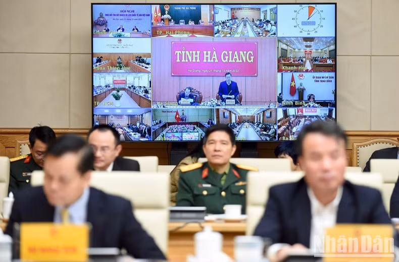 Un representante de la provincia de Ha Giang interviene por videoconferencia.