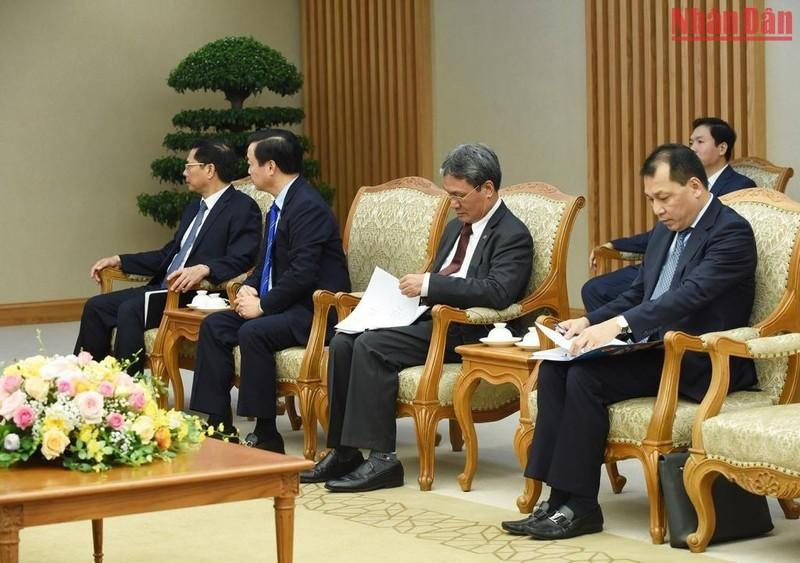 Representantes de ministerios, agencias y sectores vietnamitas asisten a la recepción. Representantes de ministerios, agencias y sectores vietnamitas asisten a la recepción.