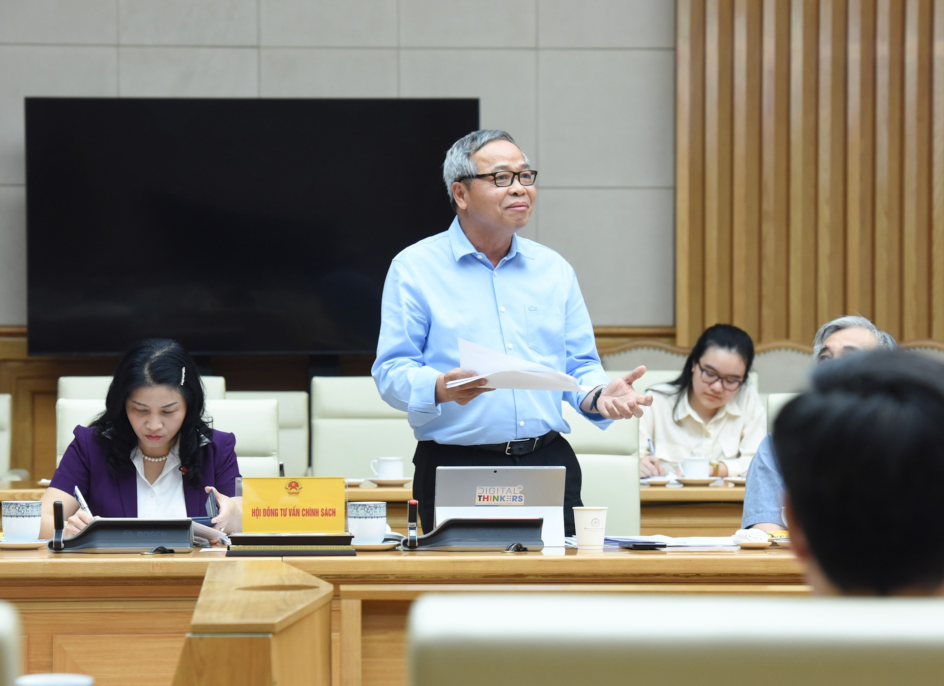 Nguyen Trung Chinh, presidente del Consejo de Administración y presidente ejecutivo del Grupo Tecnológico CMC, interviene en la reunión. Nguyen Trung Chinh, presidente del Consejo de Administración y presidente ejecutivo del Grupo Tecnológico CMC, interviene en la reunión.