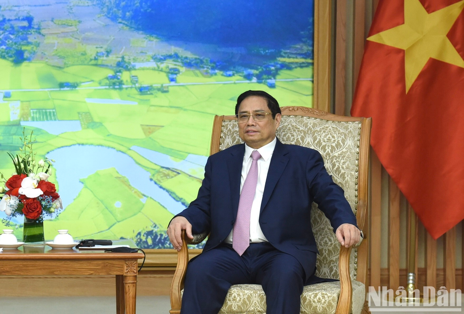 Minh Chinh habla en la reunión.