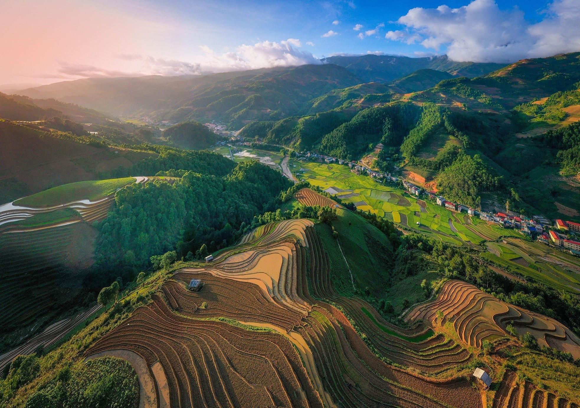 Los admirables arrozales en terrazas inundados en Mu Cang Chai 
