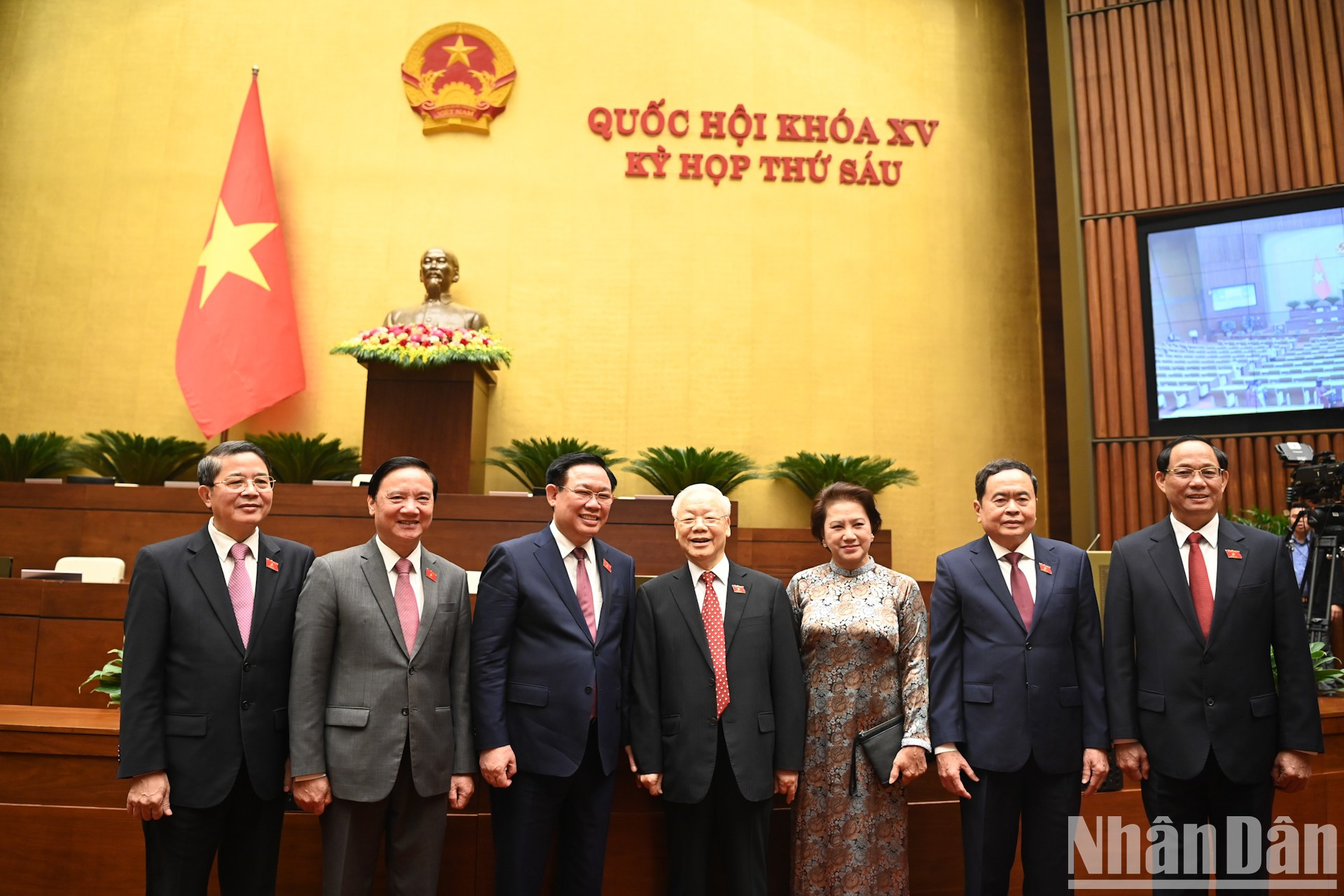 El secretario general del PCV, Nguyen Phu Trong, el presidente de la Asamblea Nacional, Vuong Dinh Hue, la ex presidenta del Parlamento, Nguyen Thi Kim Ngan, y los vicetitulares del órgano legislativo.
