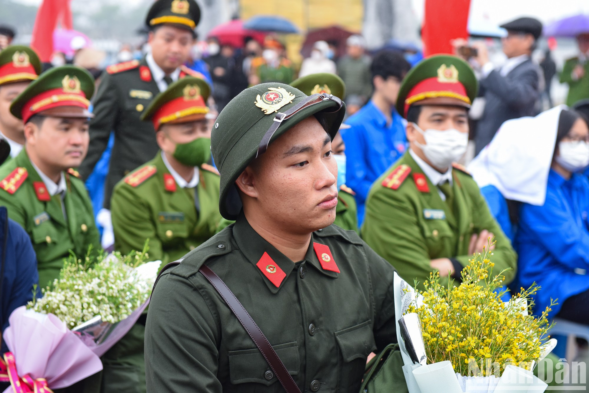 Dao Hai Nam, de 24 años, quien se unirá al servicio de seguridad pública popular, dijo que se esforzará por prepararse y cumplir las tareas asignadas. Dao Hai Nam, de 24 años, quien se unirá al servicio de seguridad pública popular, dijo que se esforzará por prepararse y cumplir las tareas asignadas.