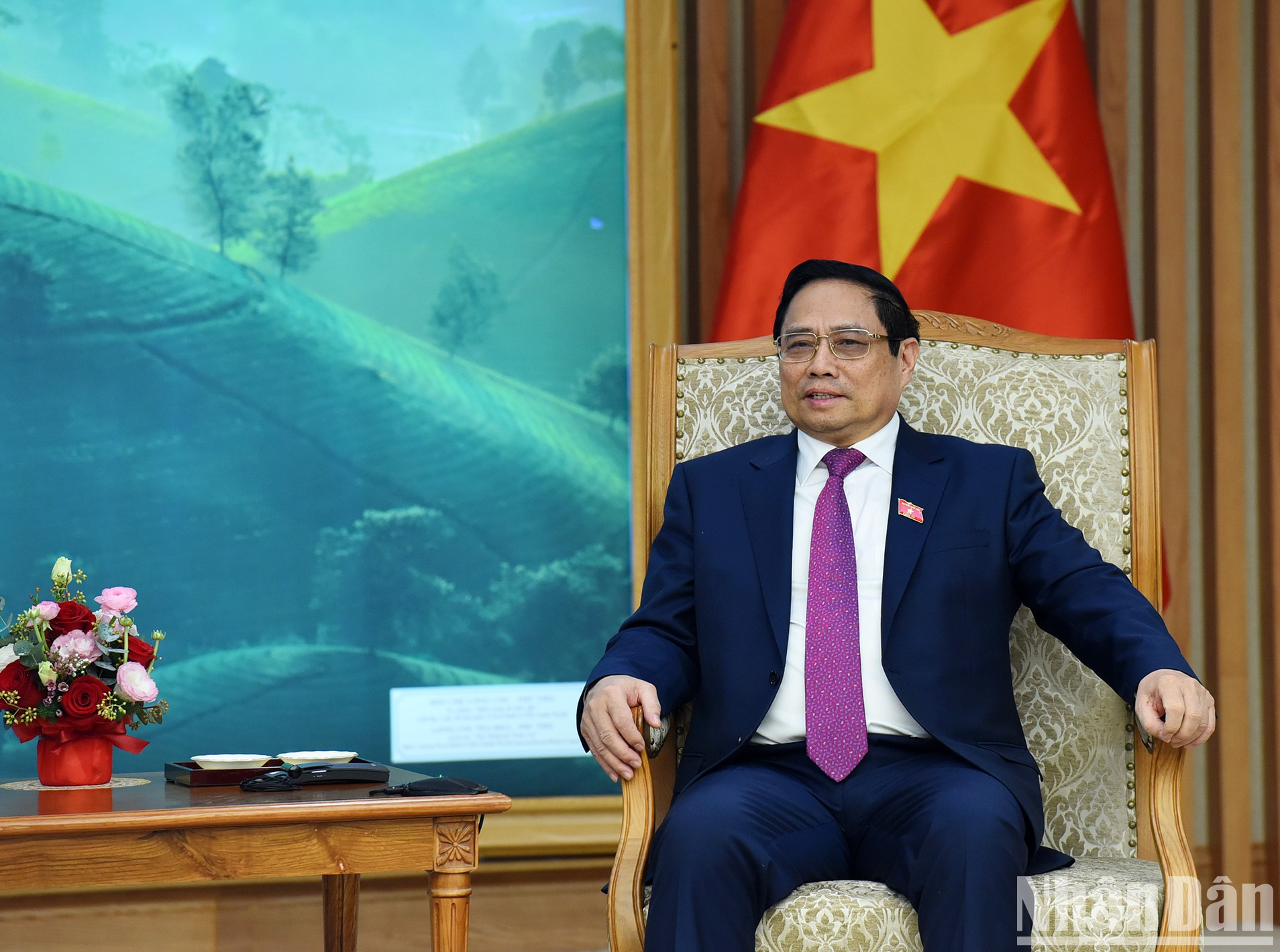 Interviene Minh Chinh.