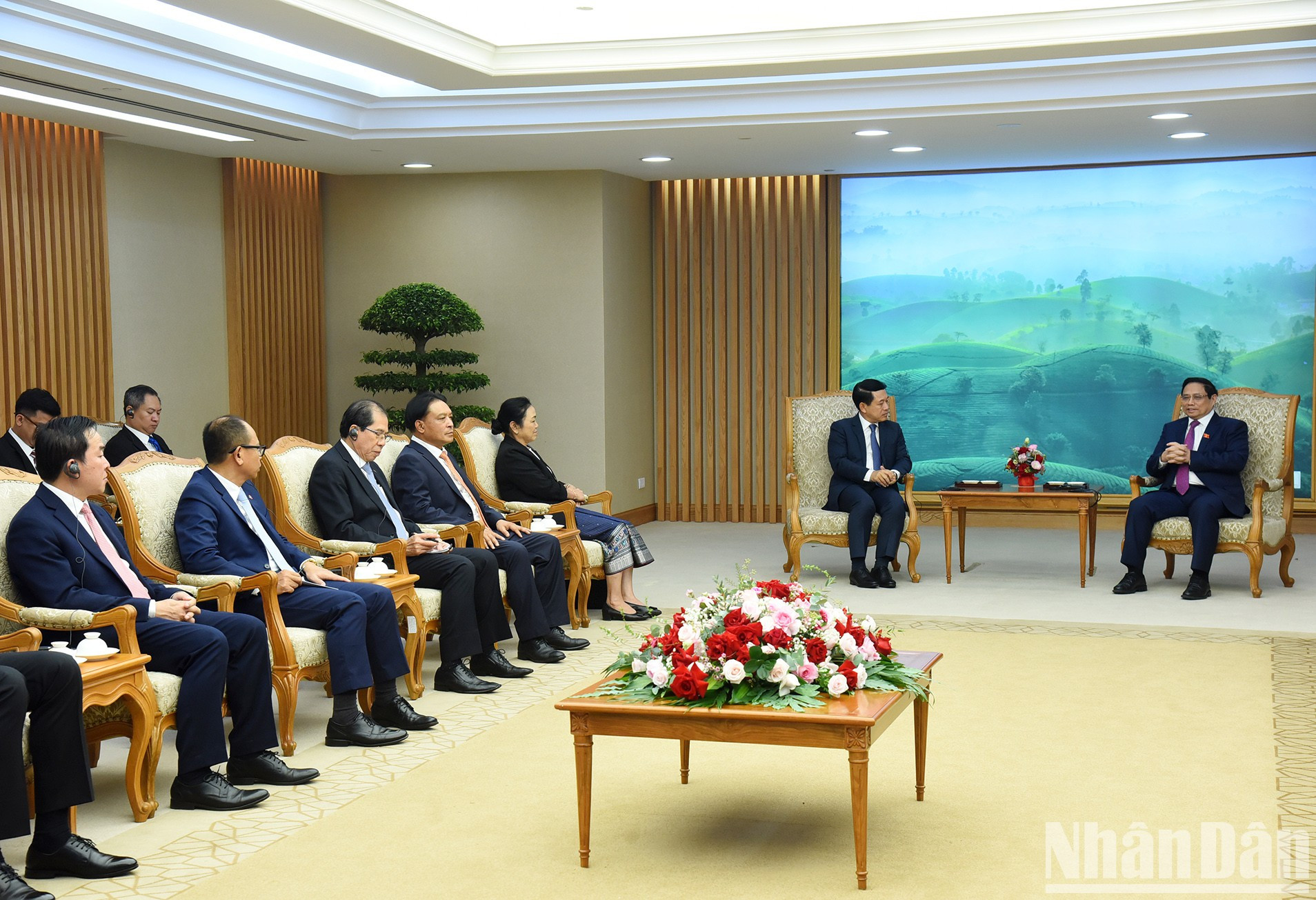 Miembros de la delegación laosiana en la reunión.