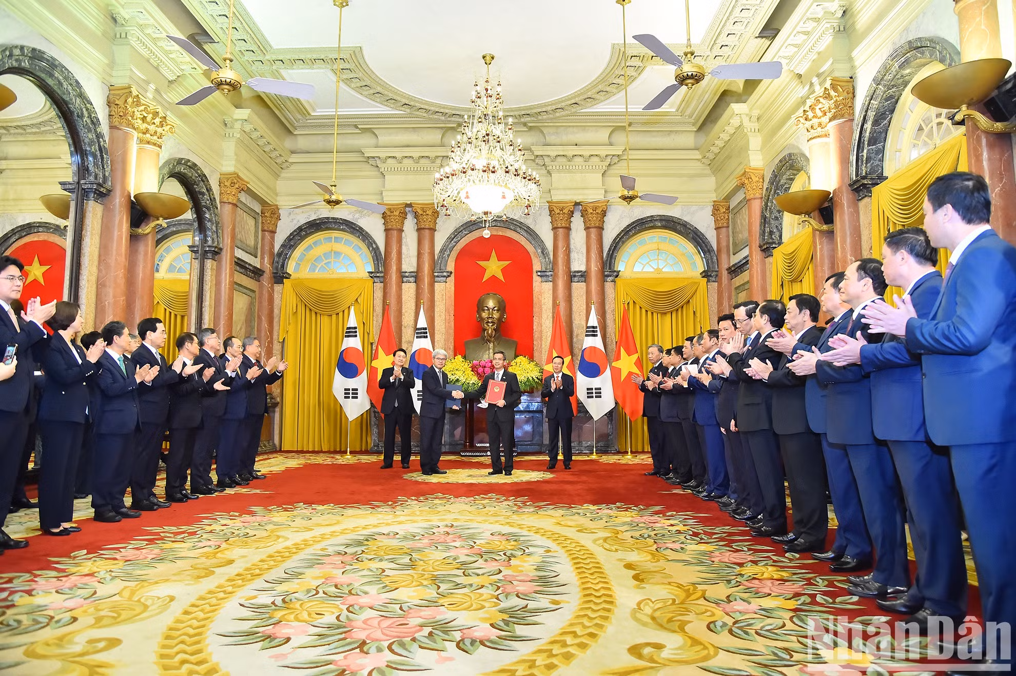 Escena de la ceremonia. Escena de la ceremonia.