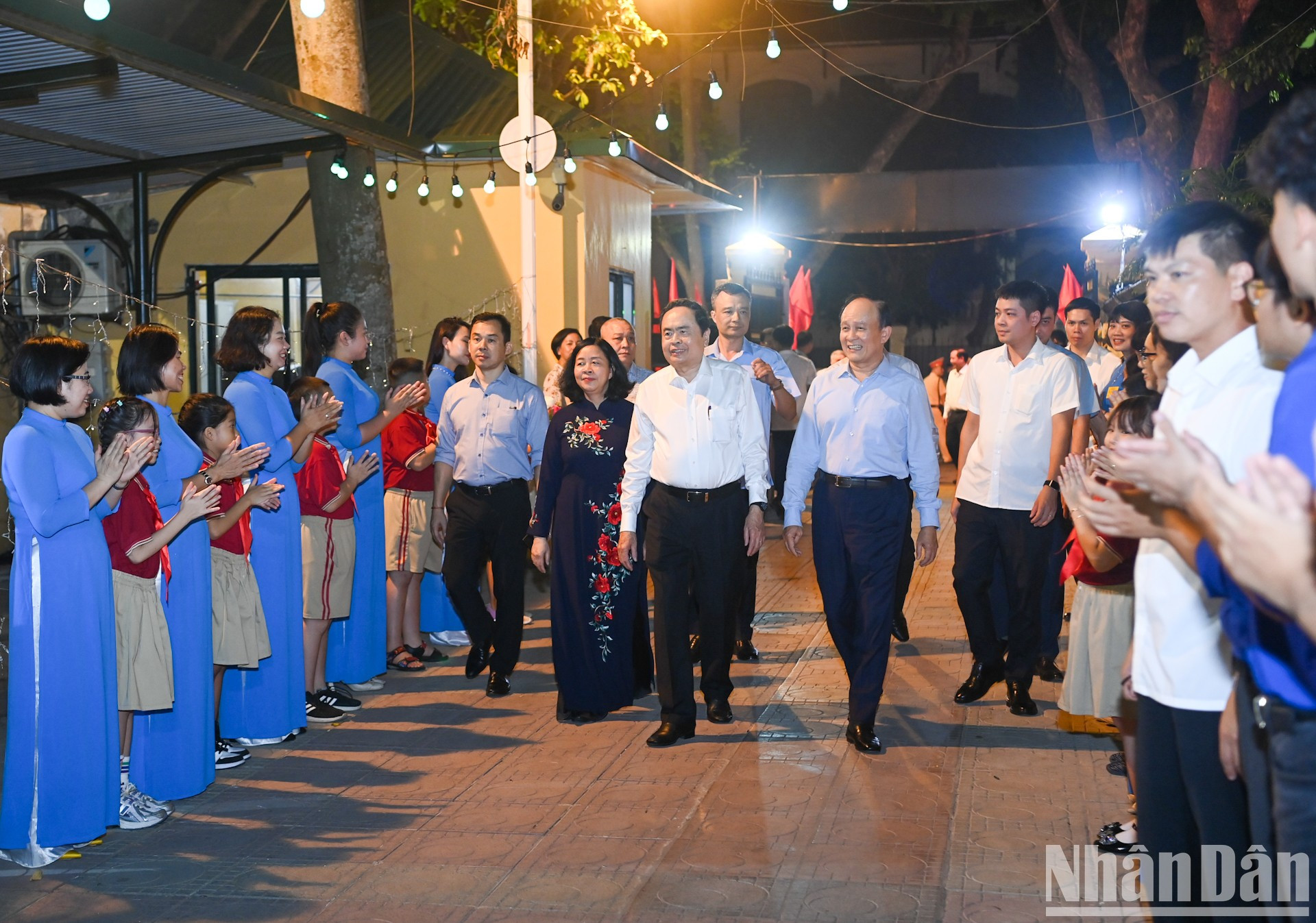 El presidente de la Asamblea Nacional, Tran Thanh Man, asiste a la cita.