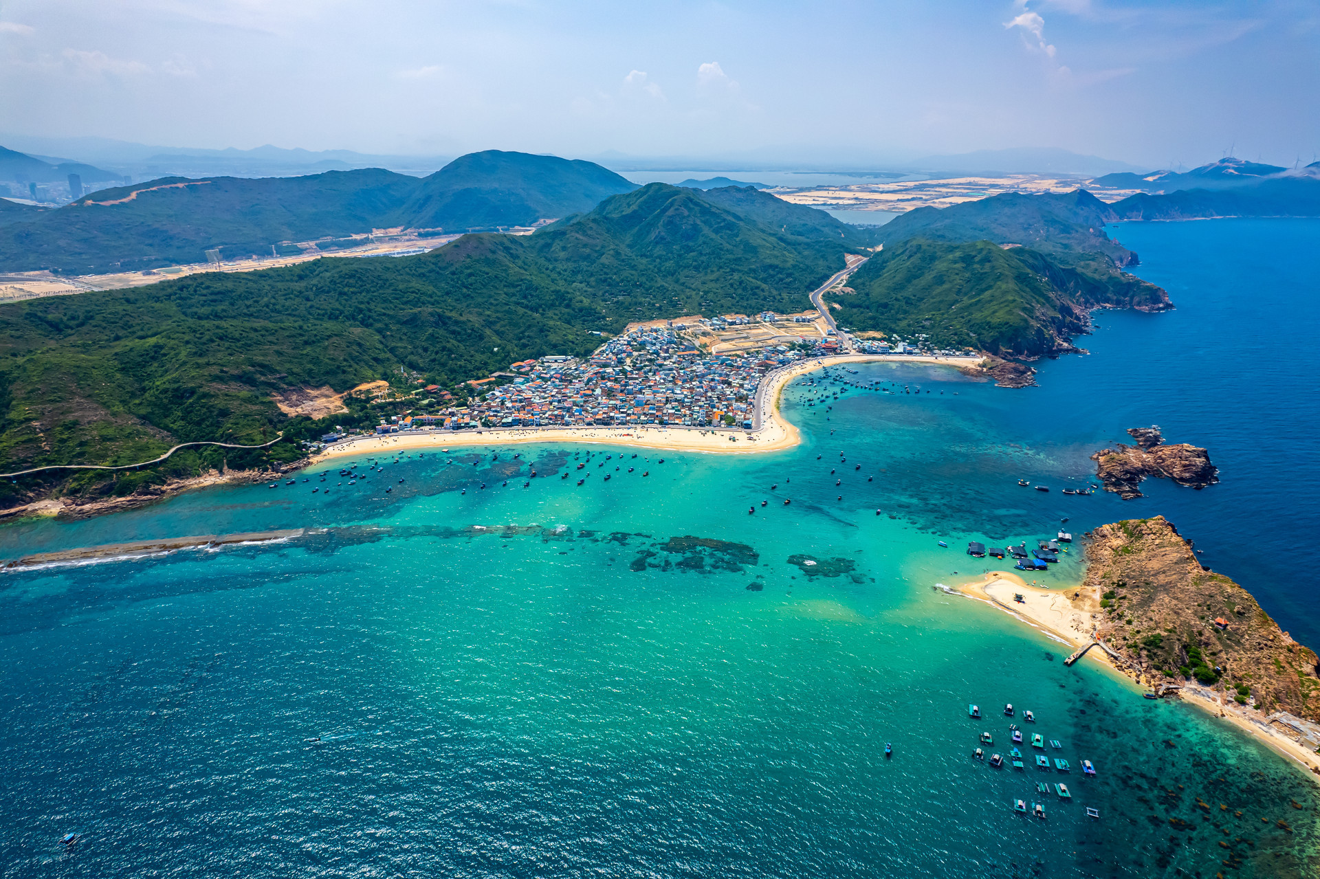 Según los lugareños, podrían ser los restos de un muelle para barcos. Según los lugareños, podrían ser los restos de un muelle para barcos.