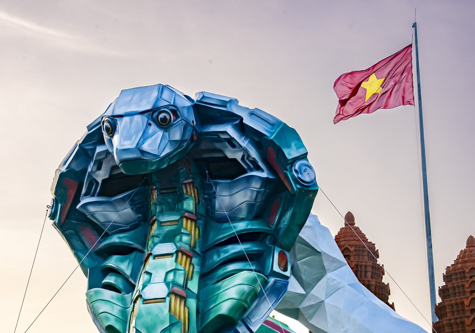 Lo más destacado es el modelo de una cobra de cinco metros de altura.