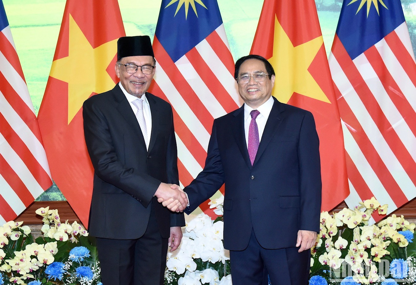 Pham Minh Chinh y Anwar Ibrahim.