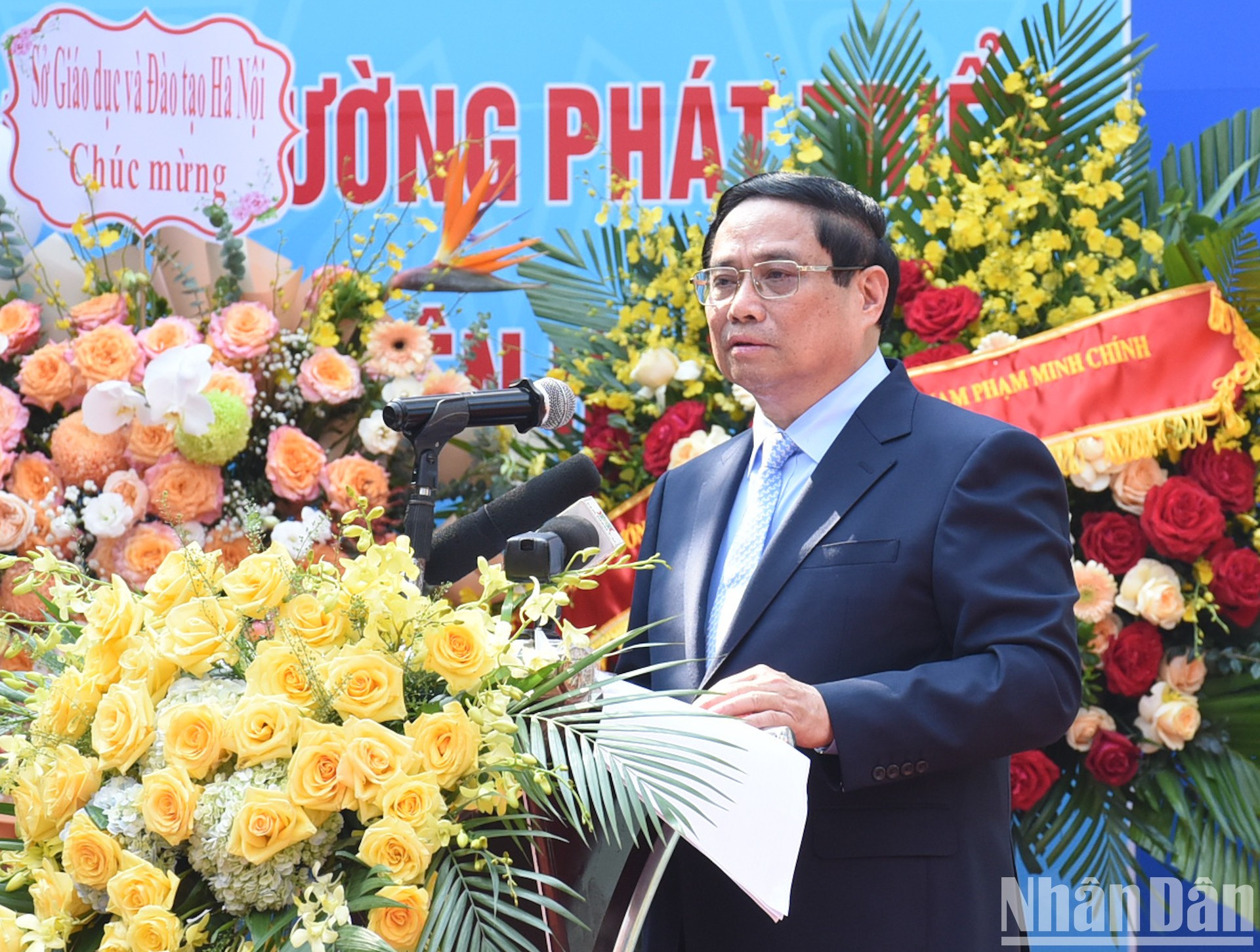 Minh Chinh interviene en la cita. Minh Chinh interviene en la cita.