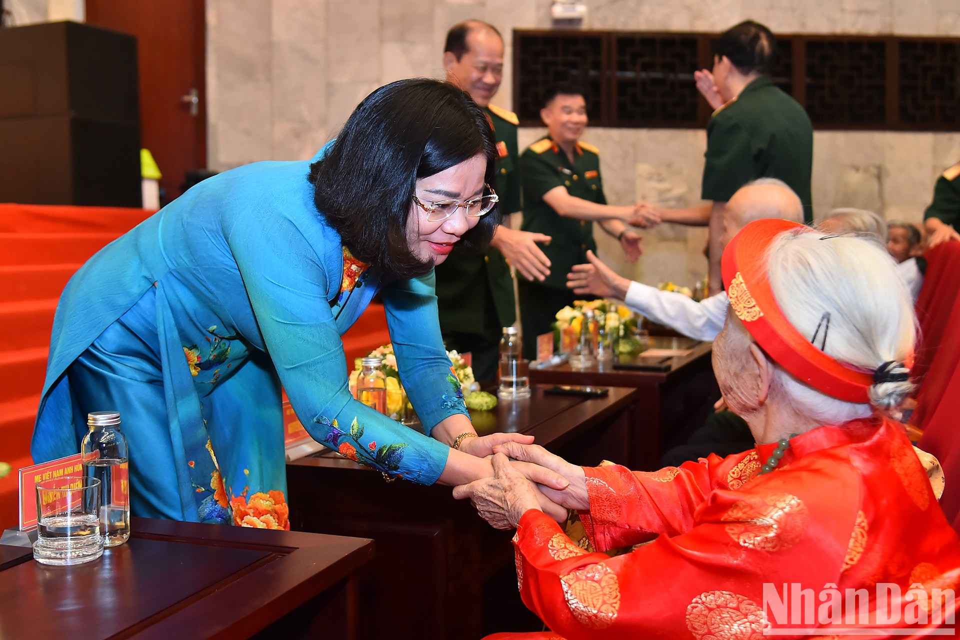 Nguyen Thi Tuyen, vicesecretaria permanente del Comité del Partido en Hanói, en el evento. Nguyen Thi Tuyen, vicesecretaria permanente del Comité del Partido en Hanói, en el evento.