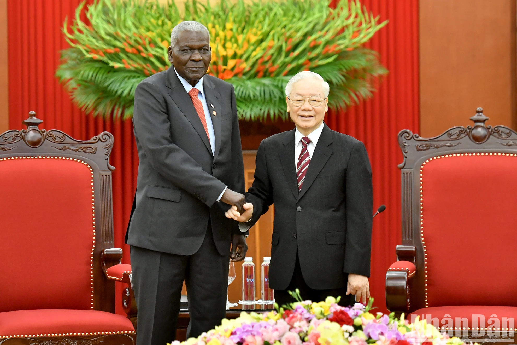 [Foto] Máximo dirigente partidista de Vietnam recibe al presidente del Parlamento de Cuba