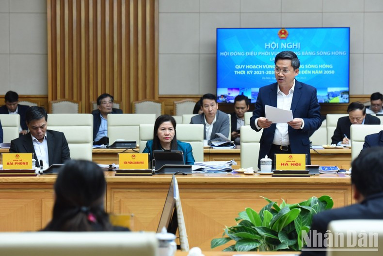 Habla representante de la ciudad de Hanói. Habla representante de la ciudad de Hanói.