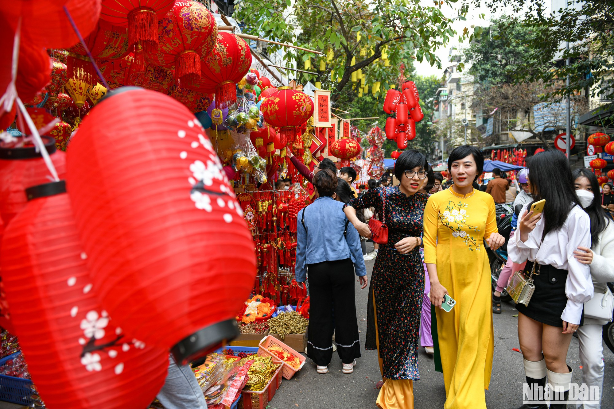Estos días son un momento ideal para tomar fotografías en la calle Hang Ma.