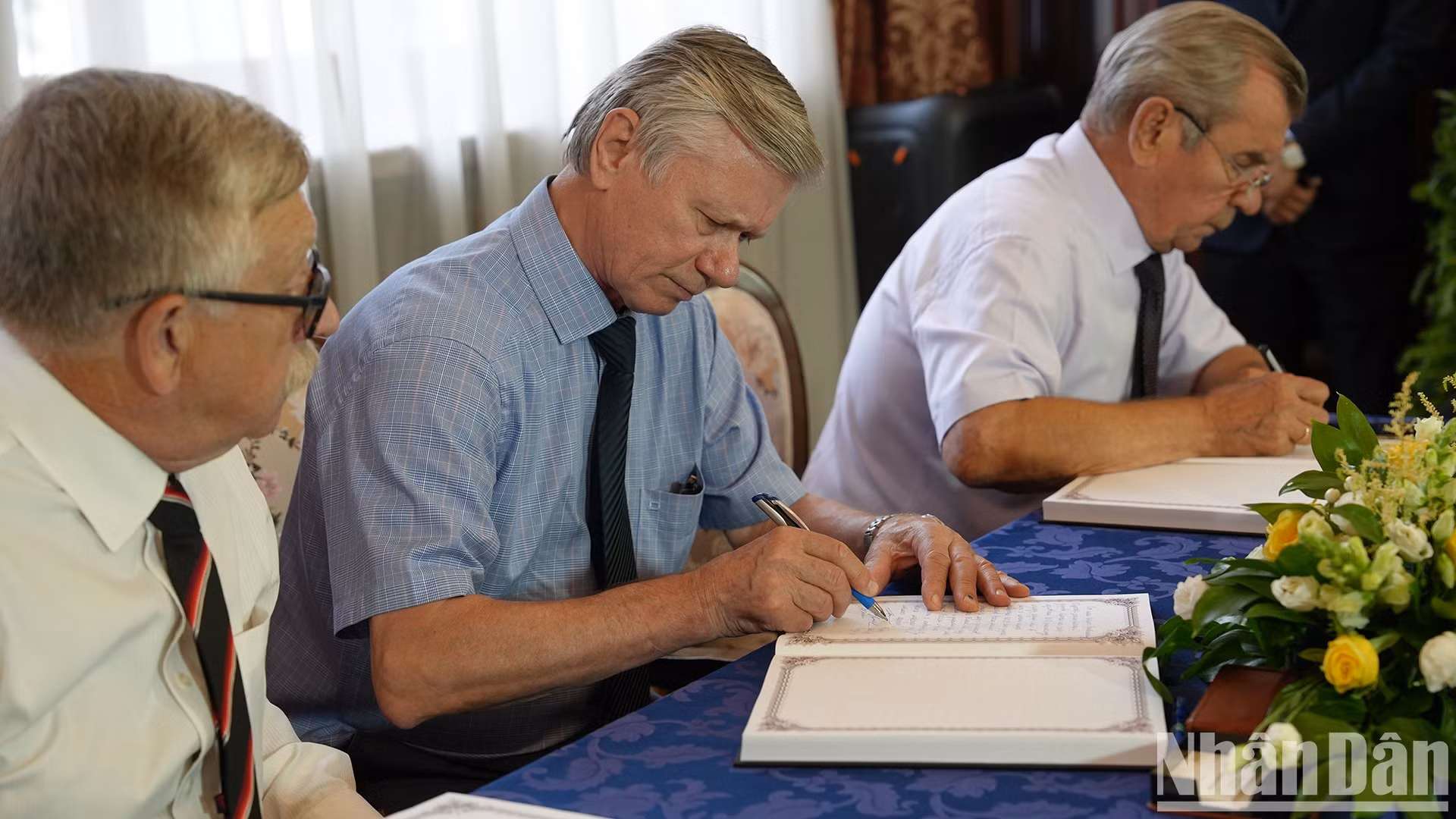 La delegación de laAsociación de Amistad Rusia-Vietnam, encabezada por su presidente Vladimir Buyanov, en el evento.