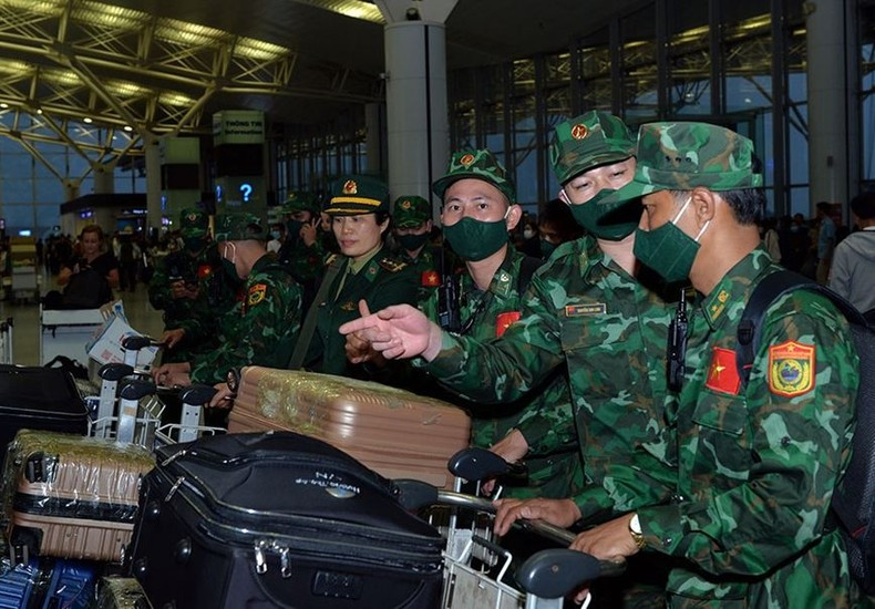 Soldados de la Escuela Intermedia de Guardia Fronteriza 24, del Alto Mando de la Guardia Fronteriza.