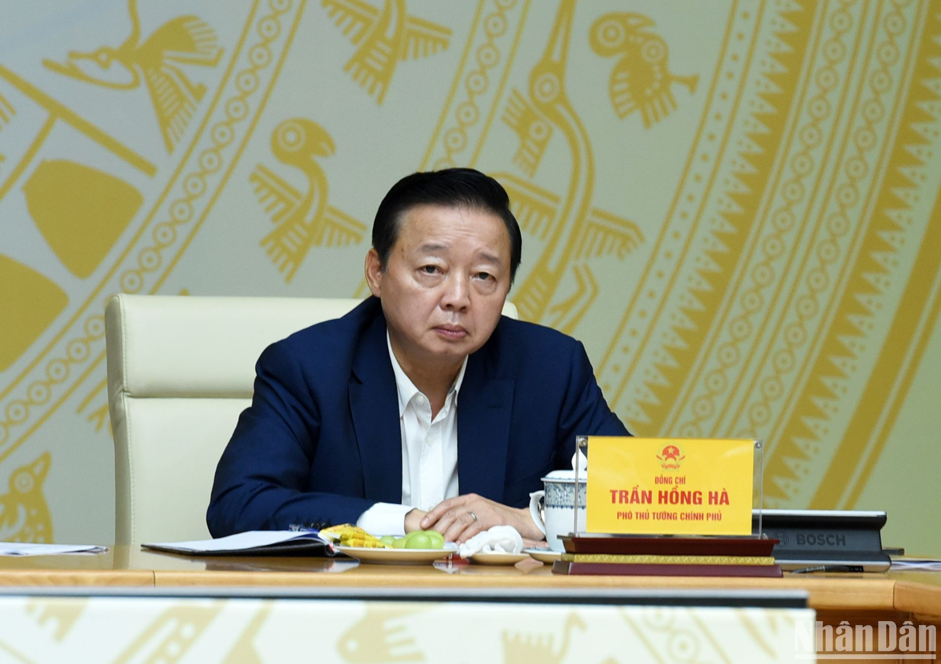 El viceprimer ministro Tran Hong Ha en la reunión. El viceprimer ministro Tran Hong Ha en la reunión.