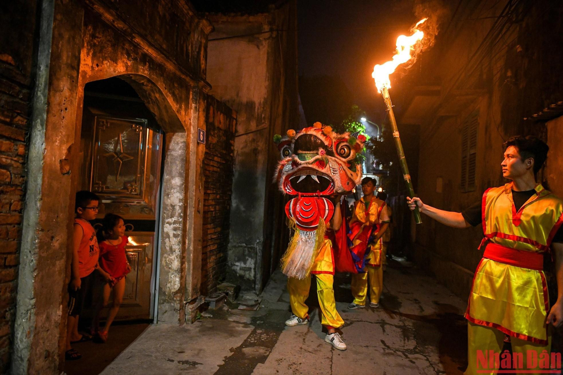 Después de actuar en la Casa de la Cultura, el equipo lo hará por la aldea.