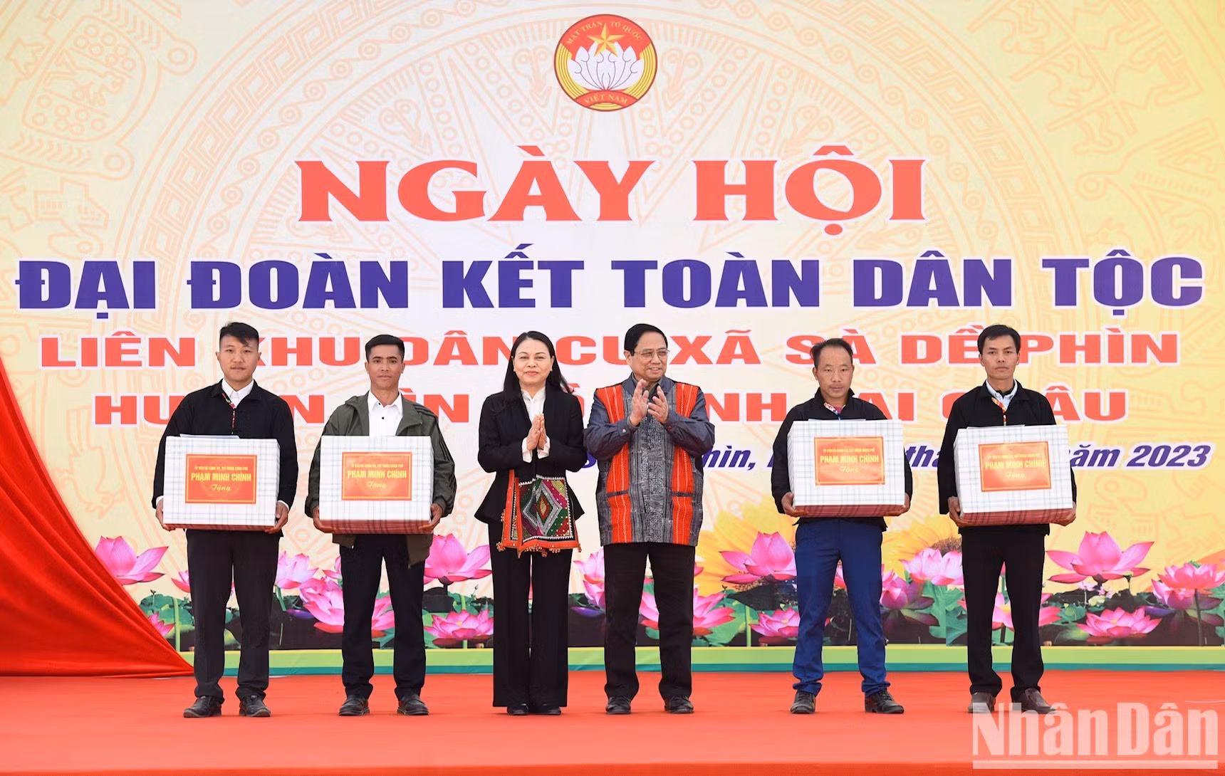 El jefe de Gobierno otorga obsequios a la provincia de Lai Chau. El jefe de Gobierno otorga obsequios a la provincia de Lai Chau.