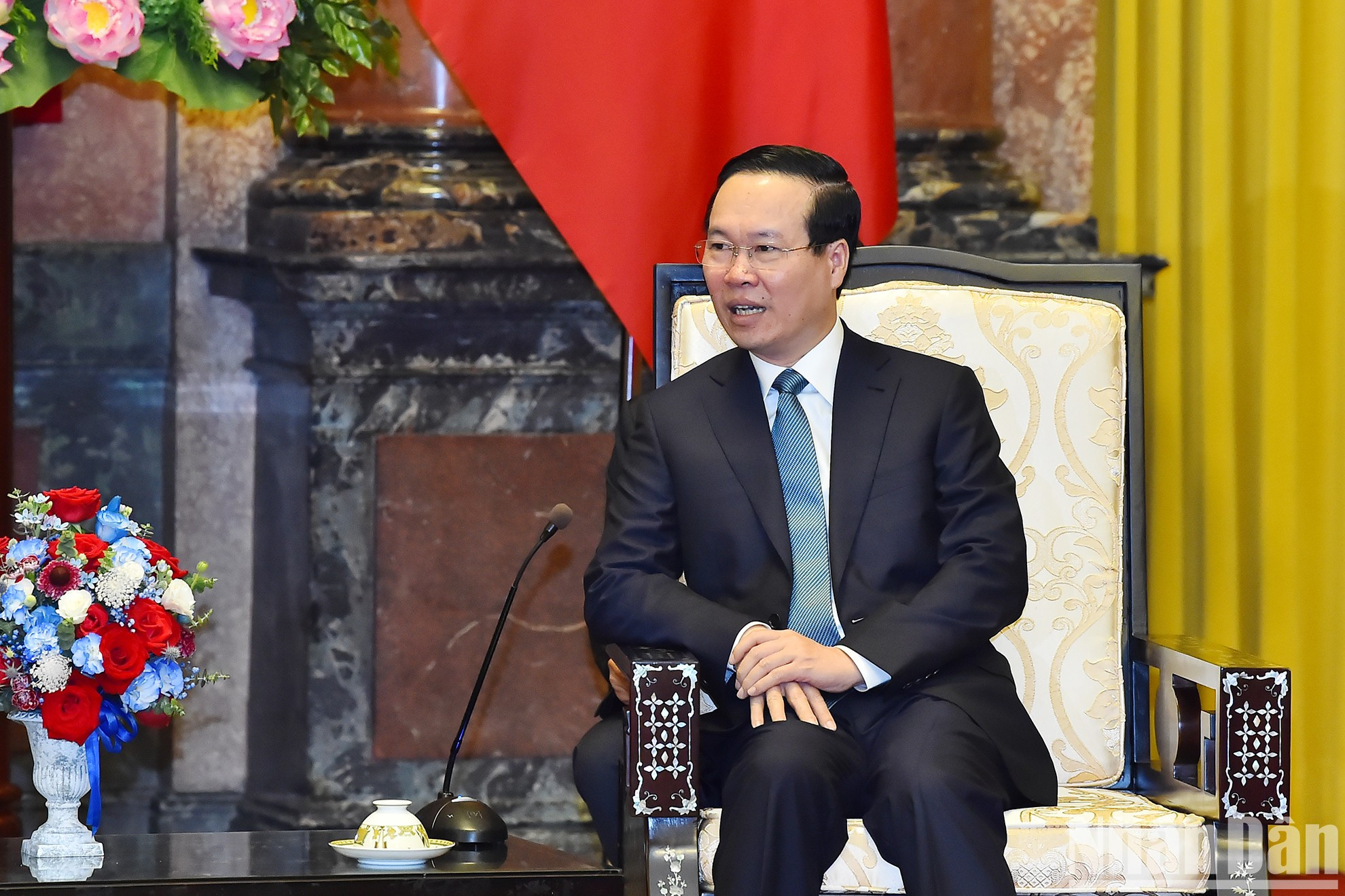 Van Thuong habla en la reunión.