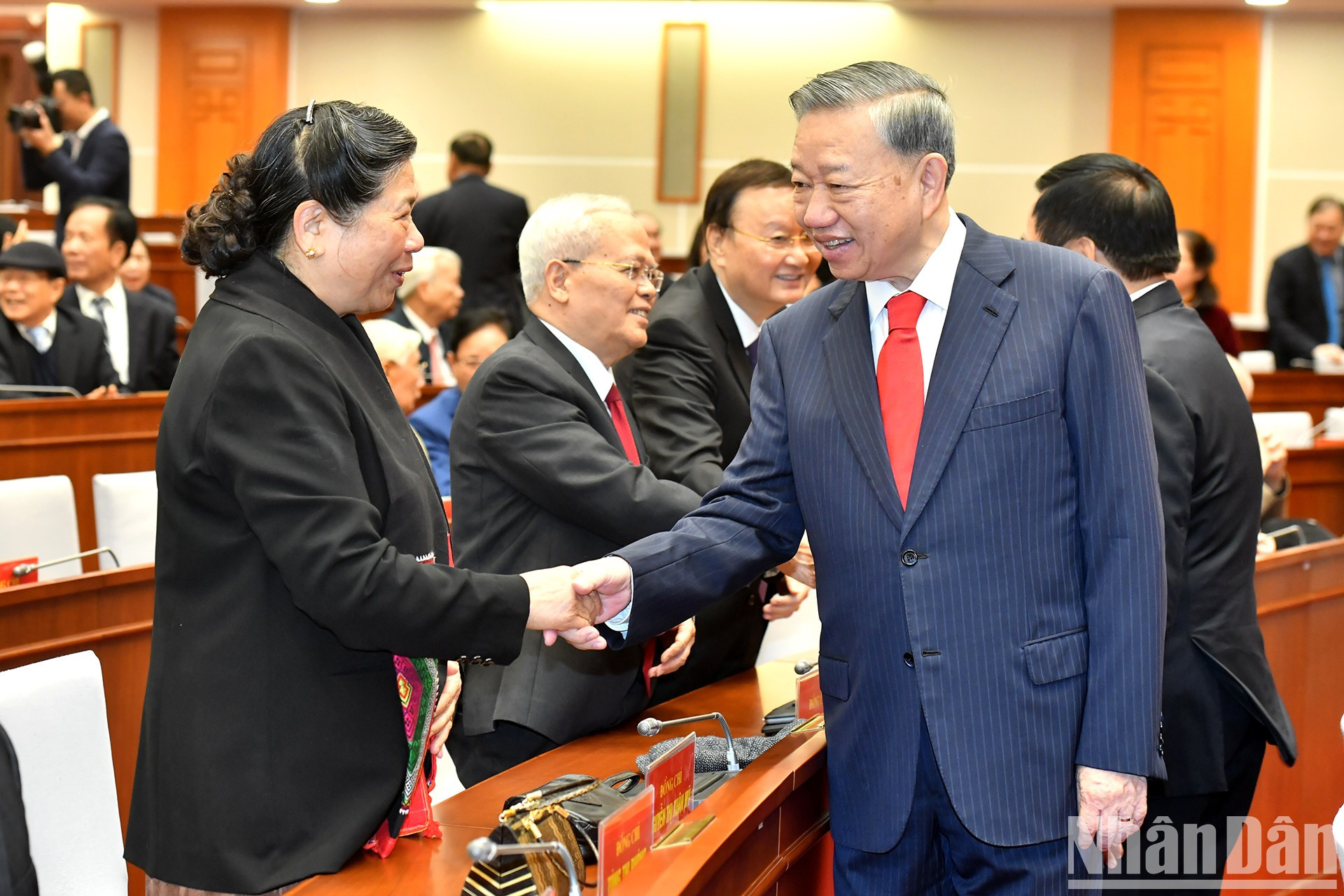 To Lam con los exdirigentes del Partido y el Estado.