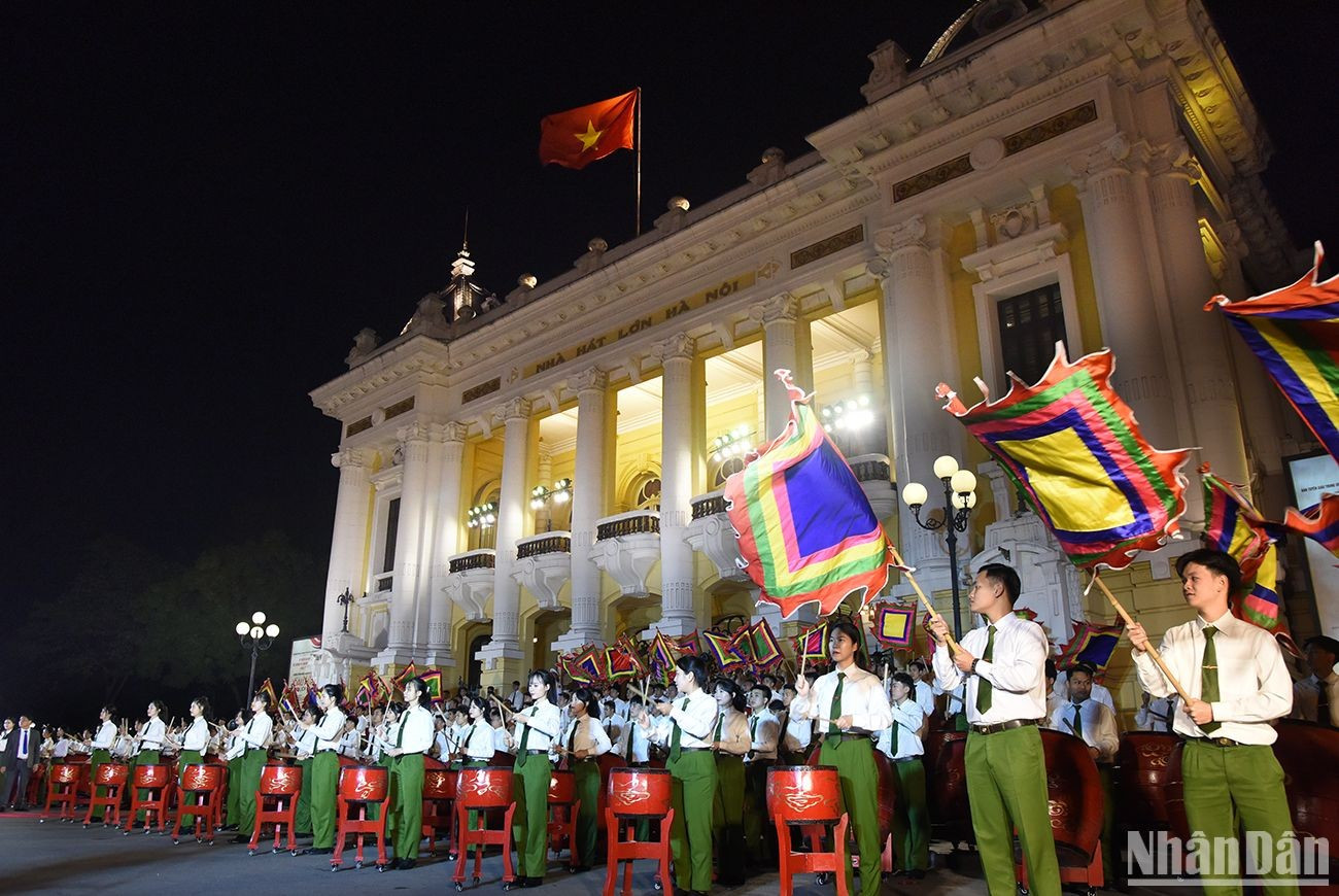 El evento fue organizado por el Ministerio de Cultura, Deportes y Turismo, la Comisión de Comunicación y Educación del Comité Central del Partido Comunista de Vietnam (PCV) y otras entidades.