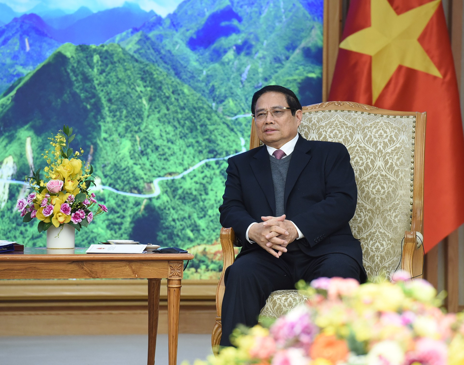 Minh Chinh habla en la cita.