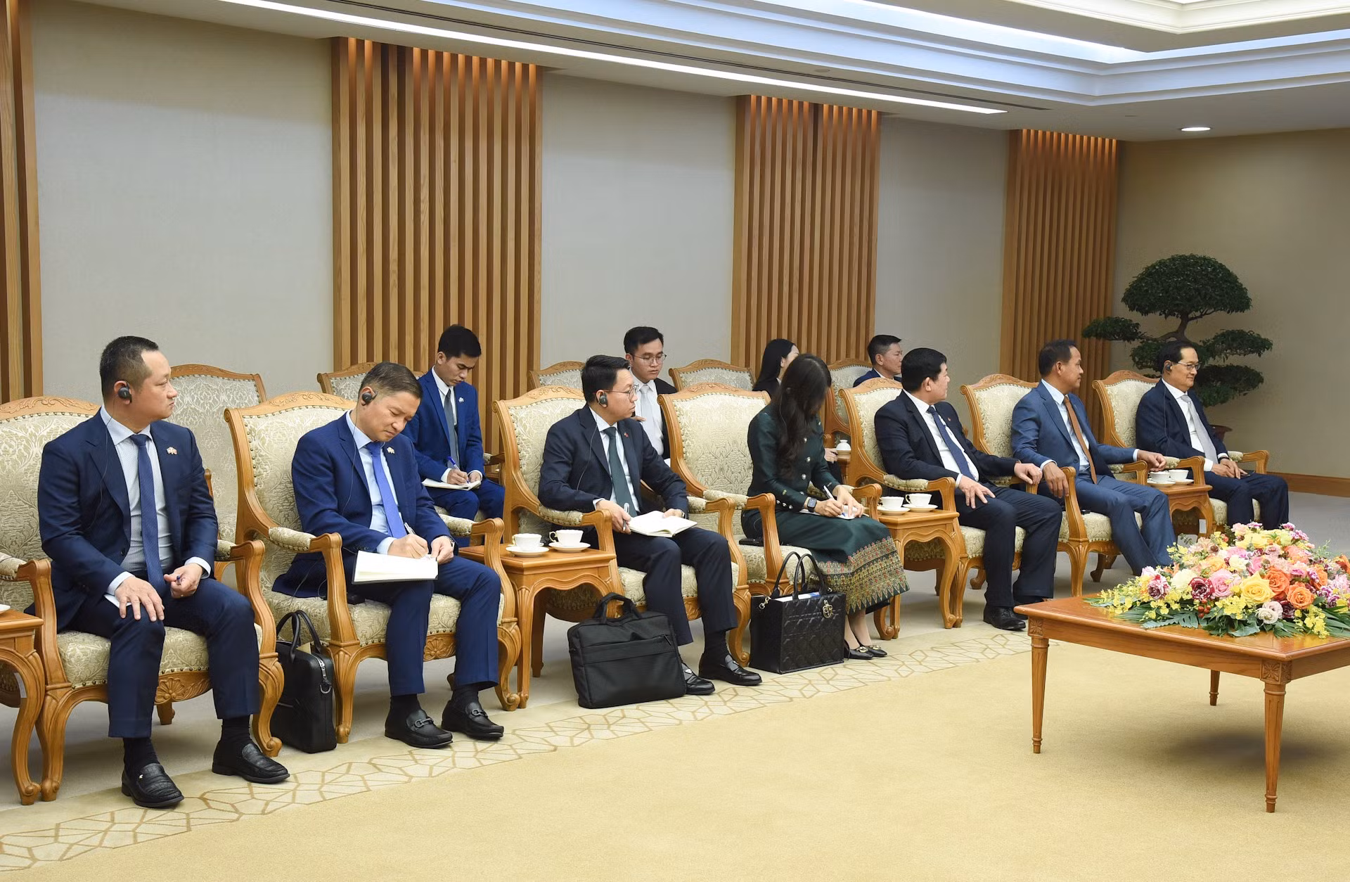 Miembros de la delegación camboyana.