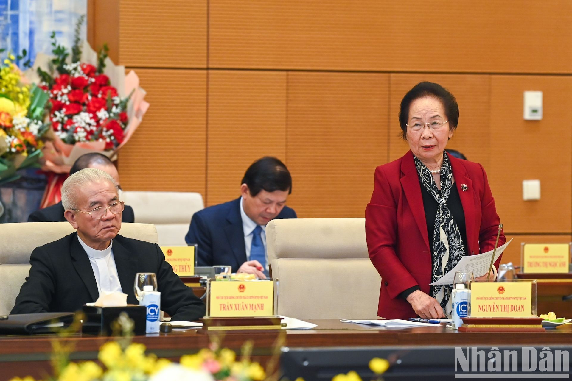 Interviene la ex vicepresidenta Nguyen Thi Doan.