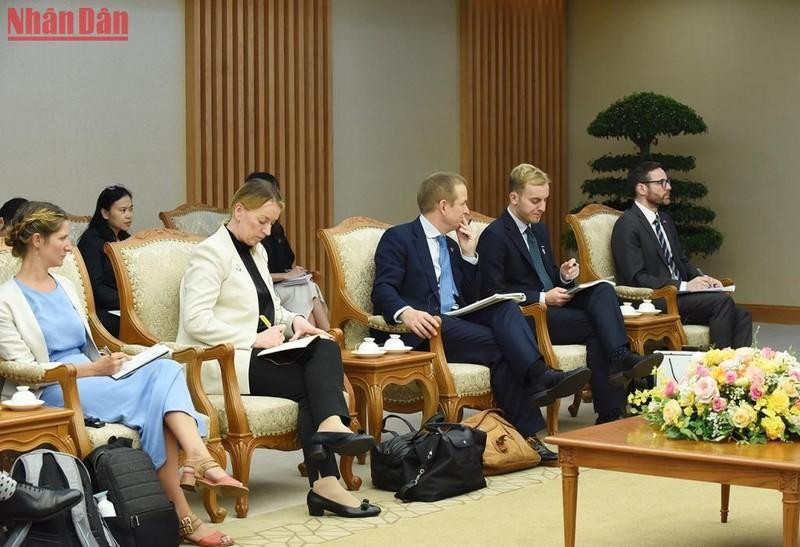 Miembros de la delegación de Kumar Sharma Miembros de la delegación de Kumar Sharma