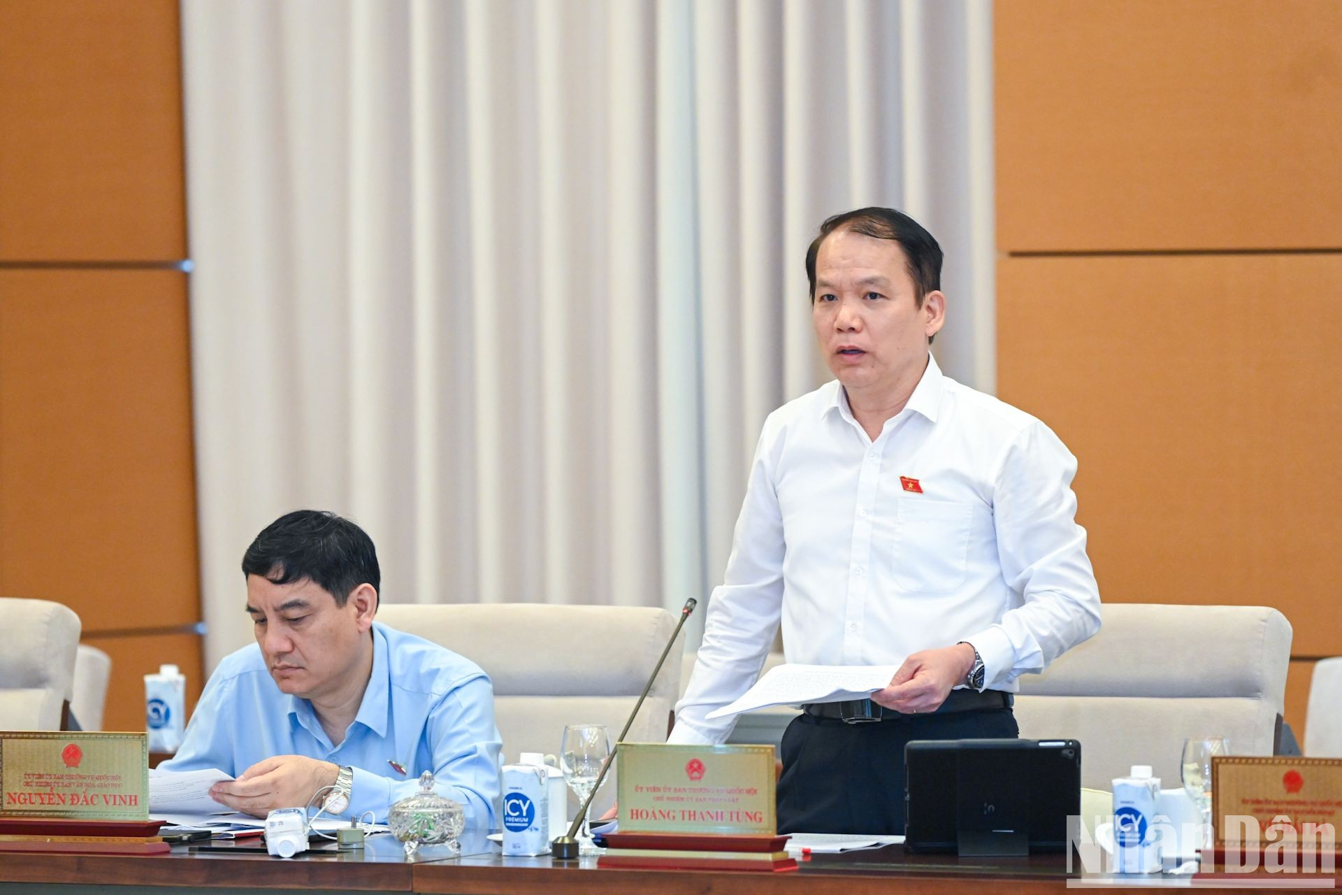 Habla Hoang Thanh Tung, titular de la Comisión de Asuntos Jurídicos de la Asamblea Nacional. Habla Hoang Thanh Tung, titular de la Comisión de Asuntos Jurídicos de la Asamblea Nacional.