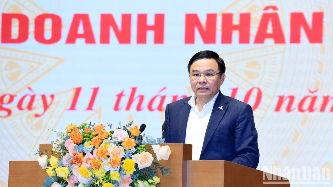 El director general de Petrovietnam, Le Manh Hung, en el encuentro. El director general de Petrovietnam, Le Manh Hung, en el encuentro.