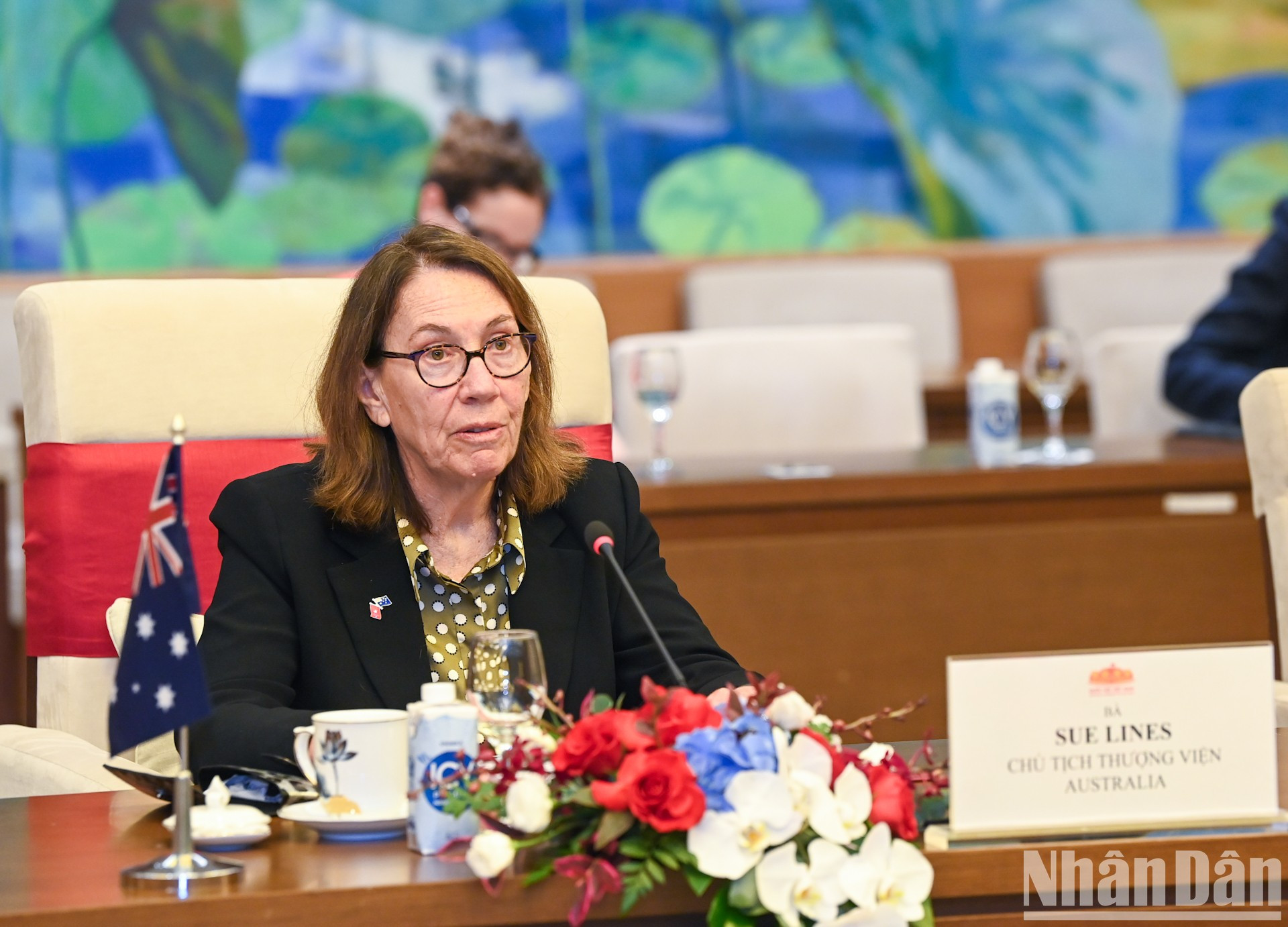 Sue Lines interviene en la cita. Sue Lines interviene en la cita.