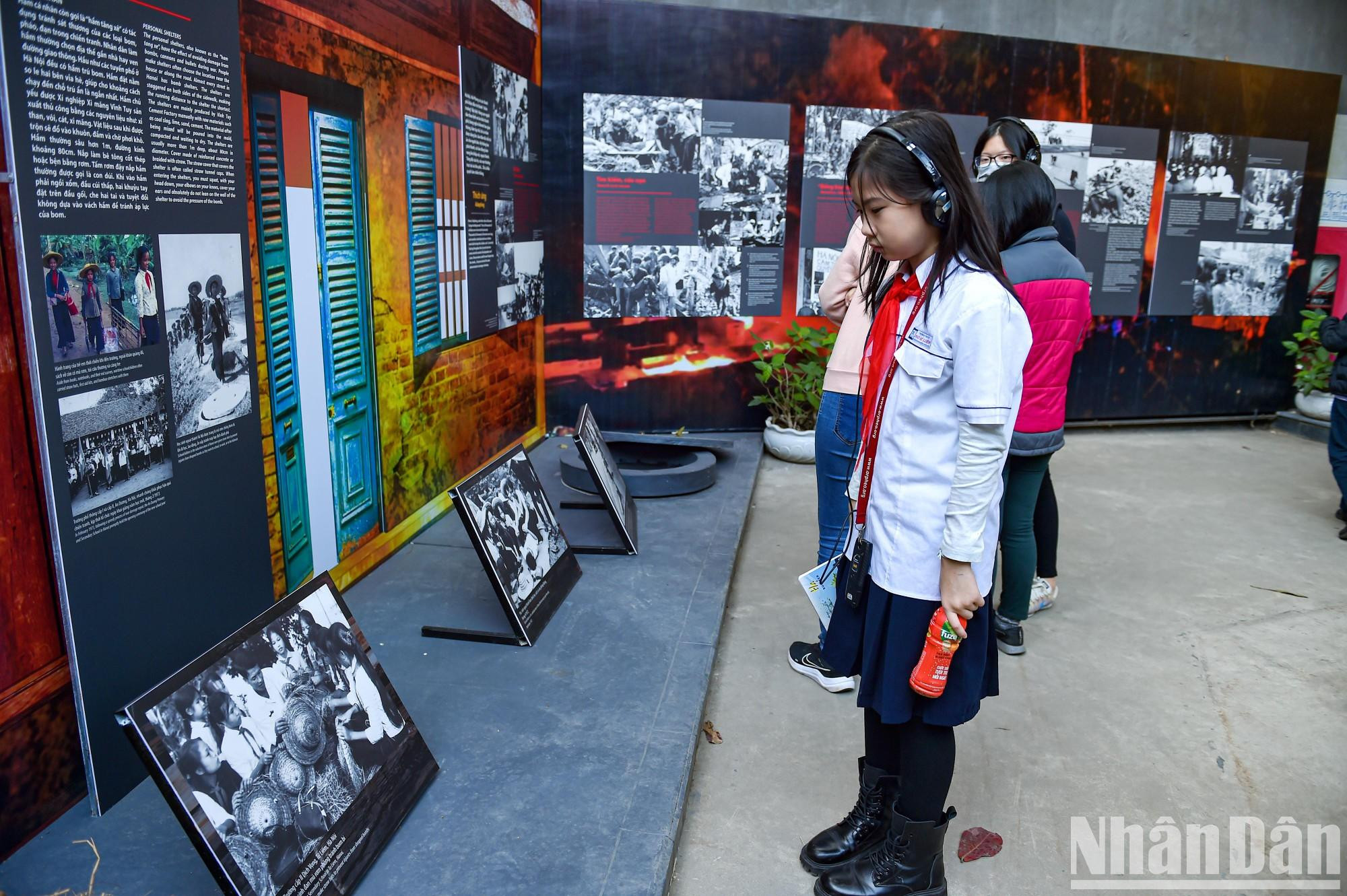Muchos jóvenes no pueden evitar emocionarse al conocer sobre aquellos históricos días en la capital.