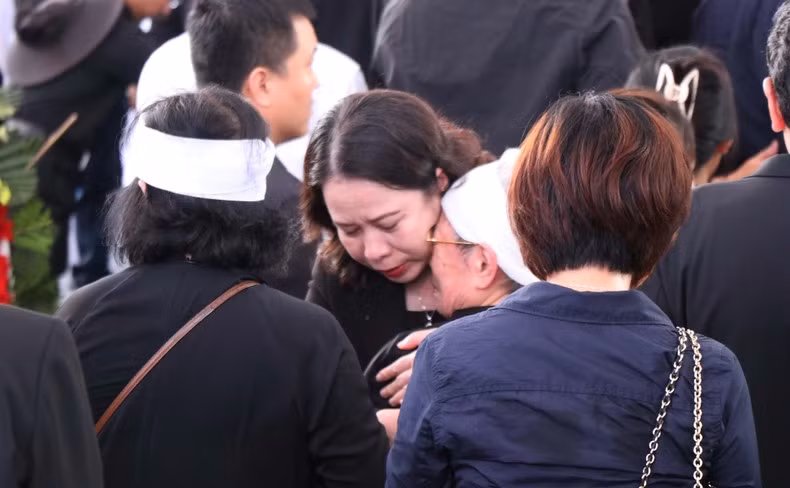 La vicepresidenta Vo Thi Anh Xuan expresa sus condolencias a la familia del expresidente Tran Duc Luong.
