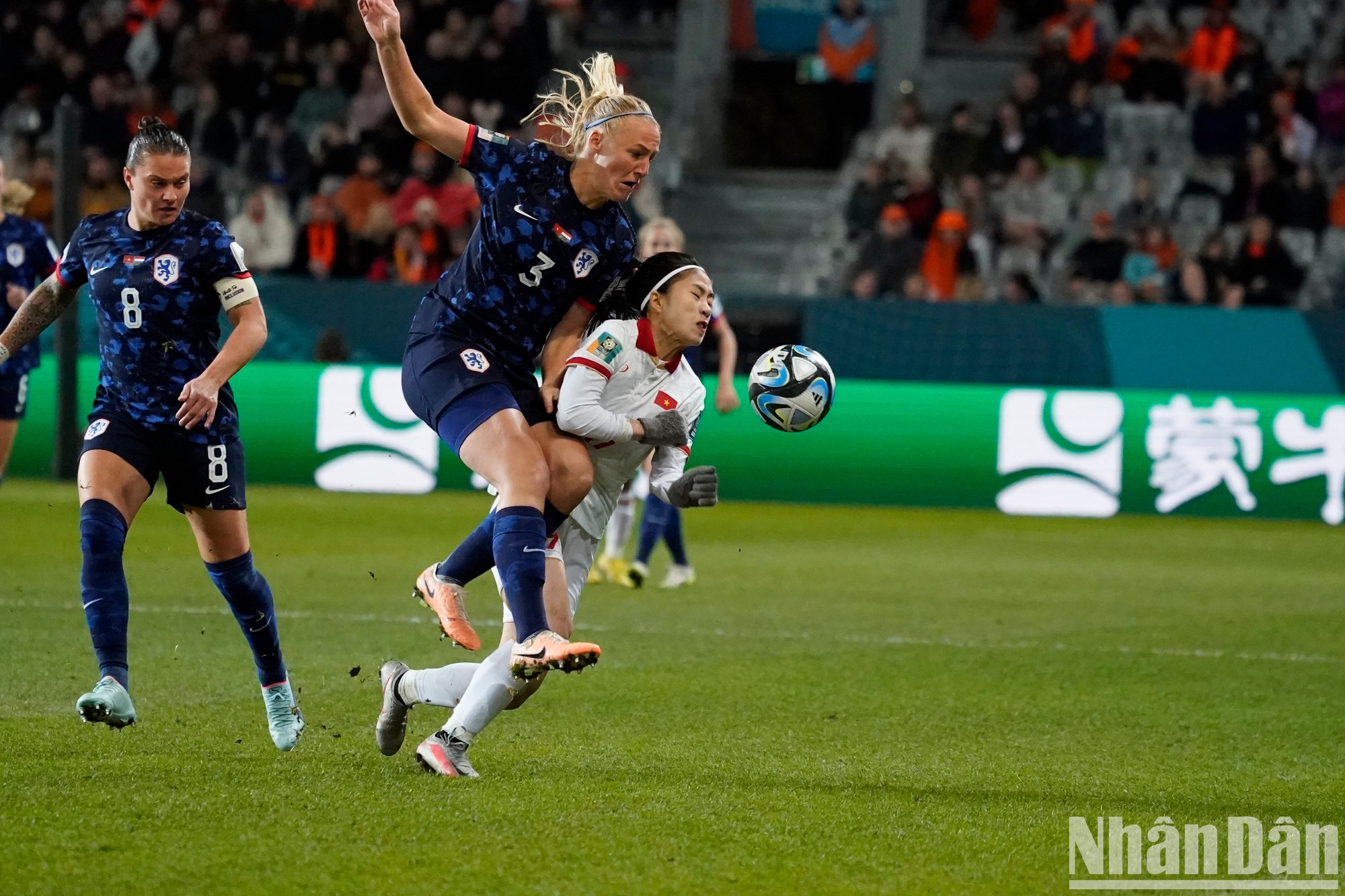 Debido a limitaciones de fuerza física y estatura, fue difícil para Vietnam competir con las jugadoras europeas. Debido a limitaciones de fuerza física y estatura, fue difícil para Vietnam competir con las jugadoras europeas.